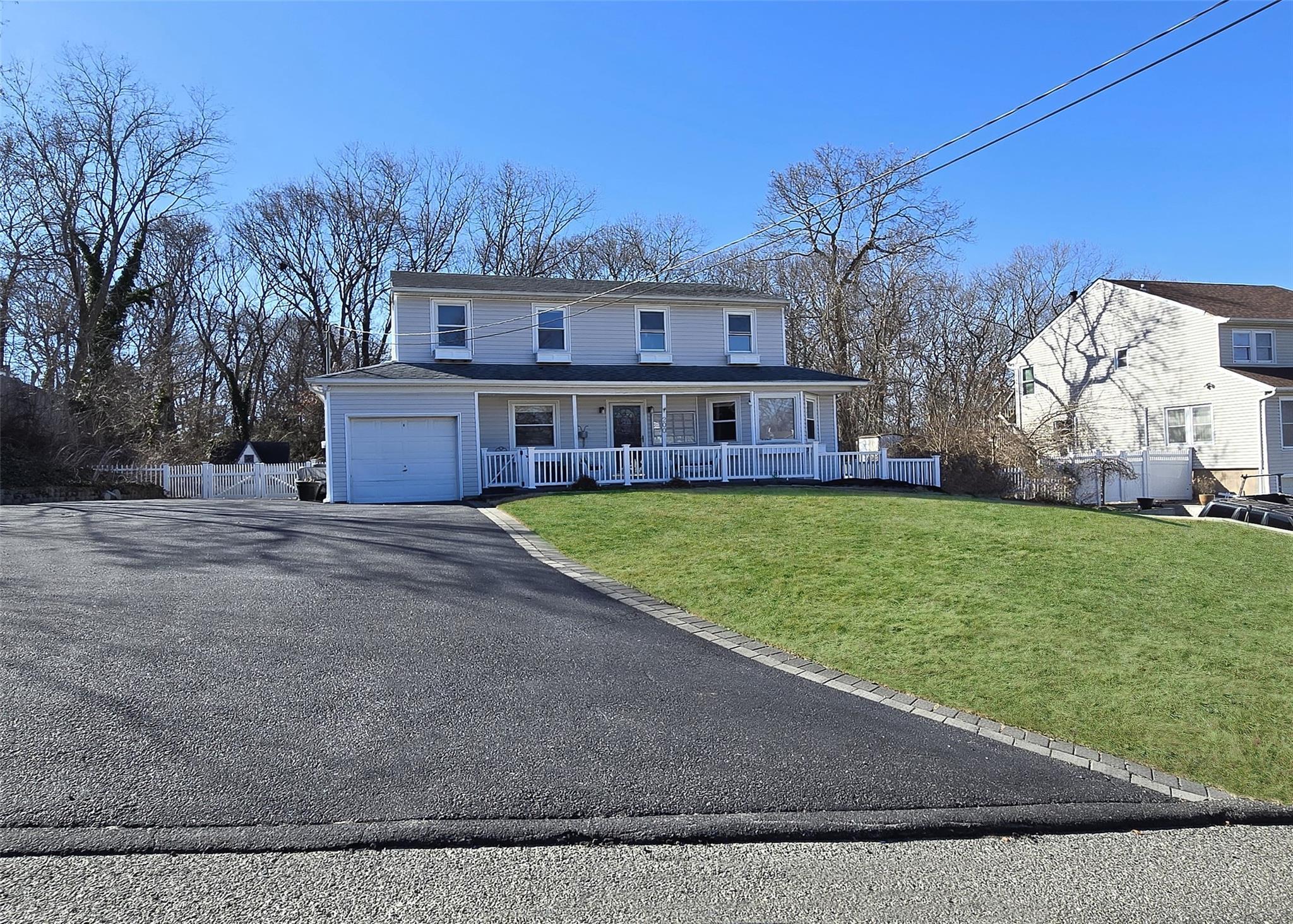 Adirondack Dr, Selden, NY 11784