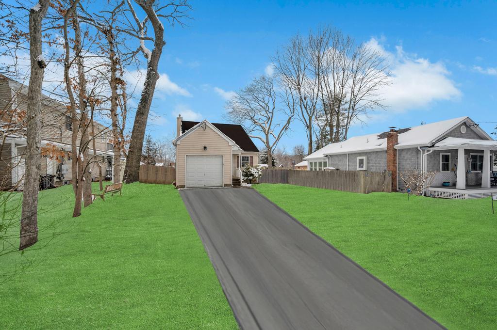 Inwood Ave, Selden, NY 11784