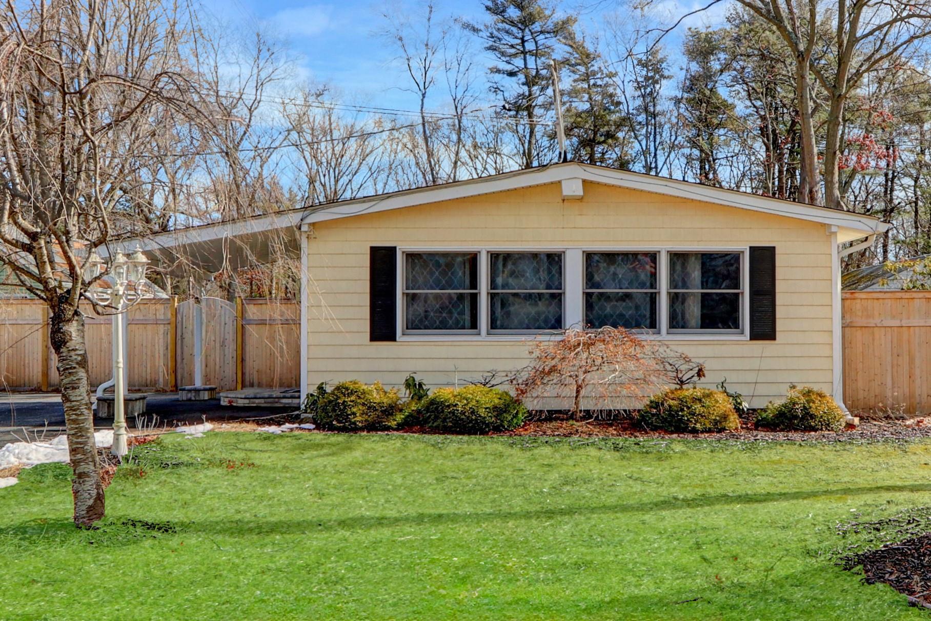 Sandra Ave, West Islip, NY 11795