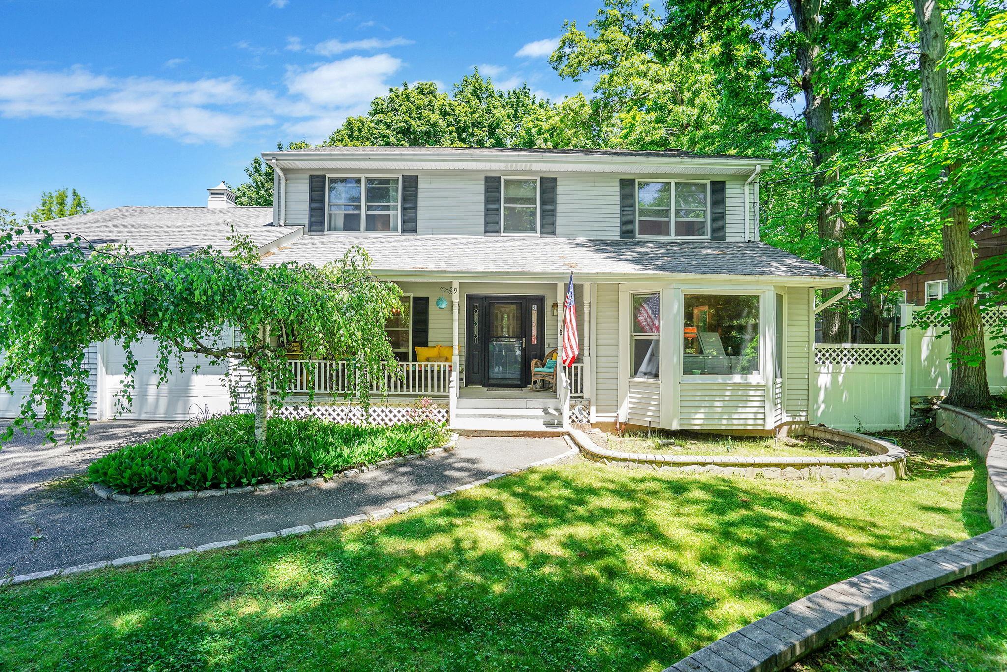 4th Ave, Rocky Point, NY 11778