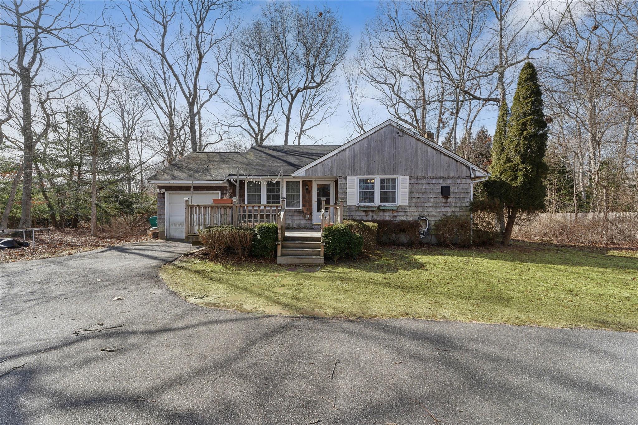 Mitchell Pl, East Quogue, NY 11942