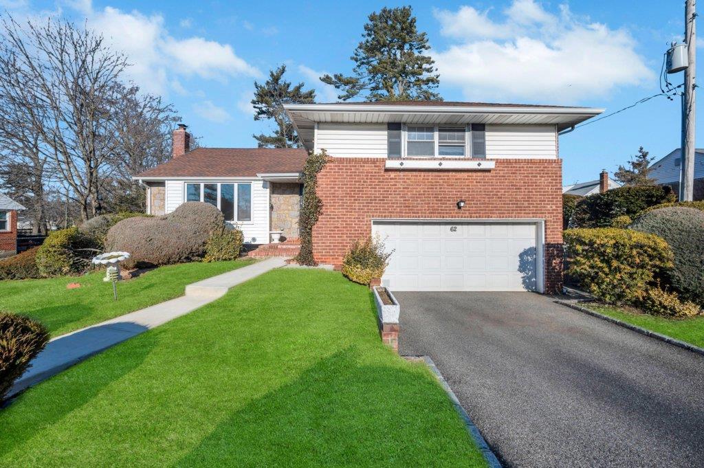 Westbury Ln, Westbury, NY 11590