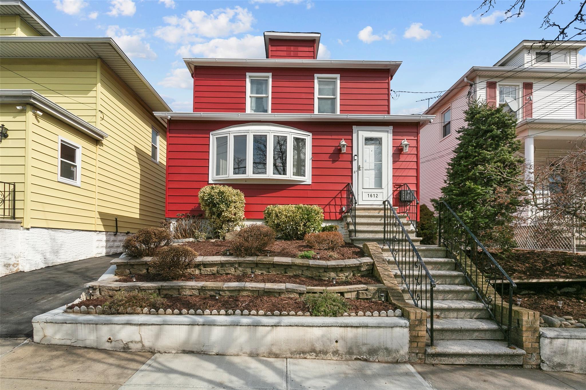 Lurting Ave, Bronx, NY 10461