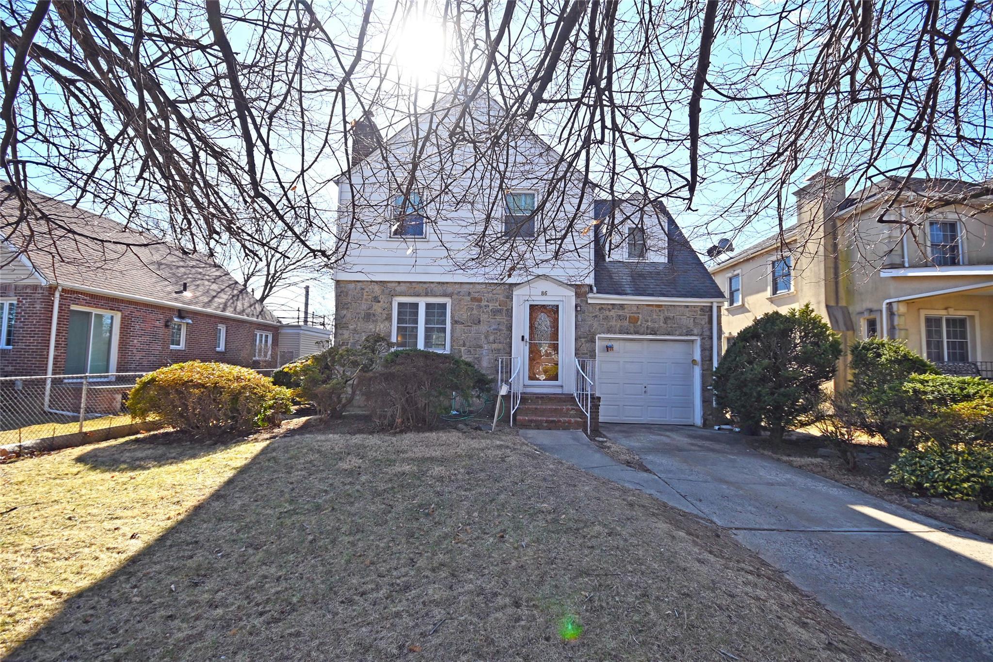 Primrose Dr, New Hyde Park, NY 11040