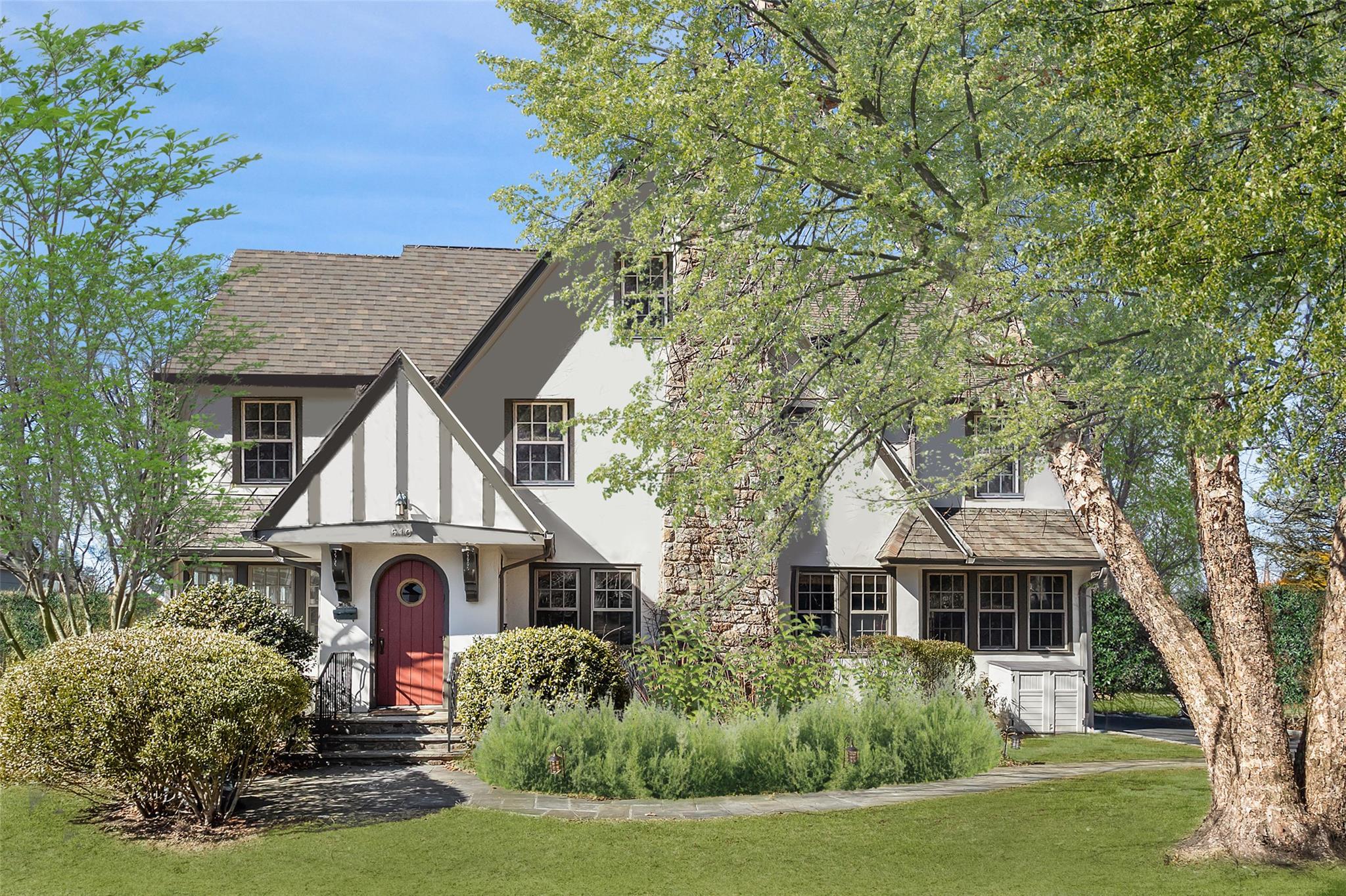 Oakhurst Rd, Mamaroneck, NY 10543