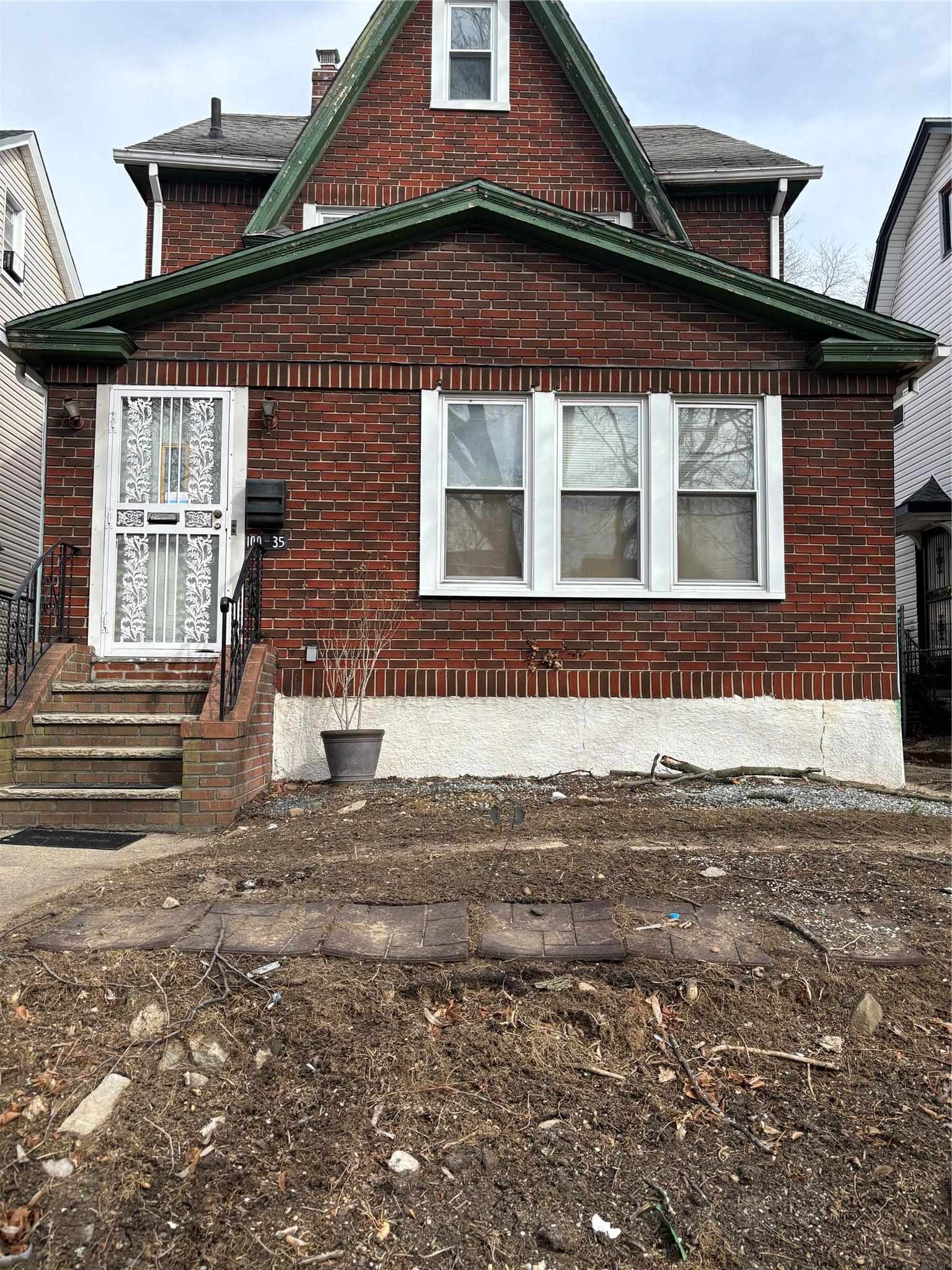 204th St, Hollis, NY 11423