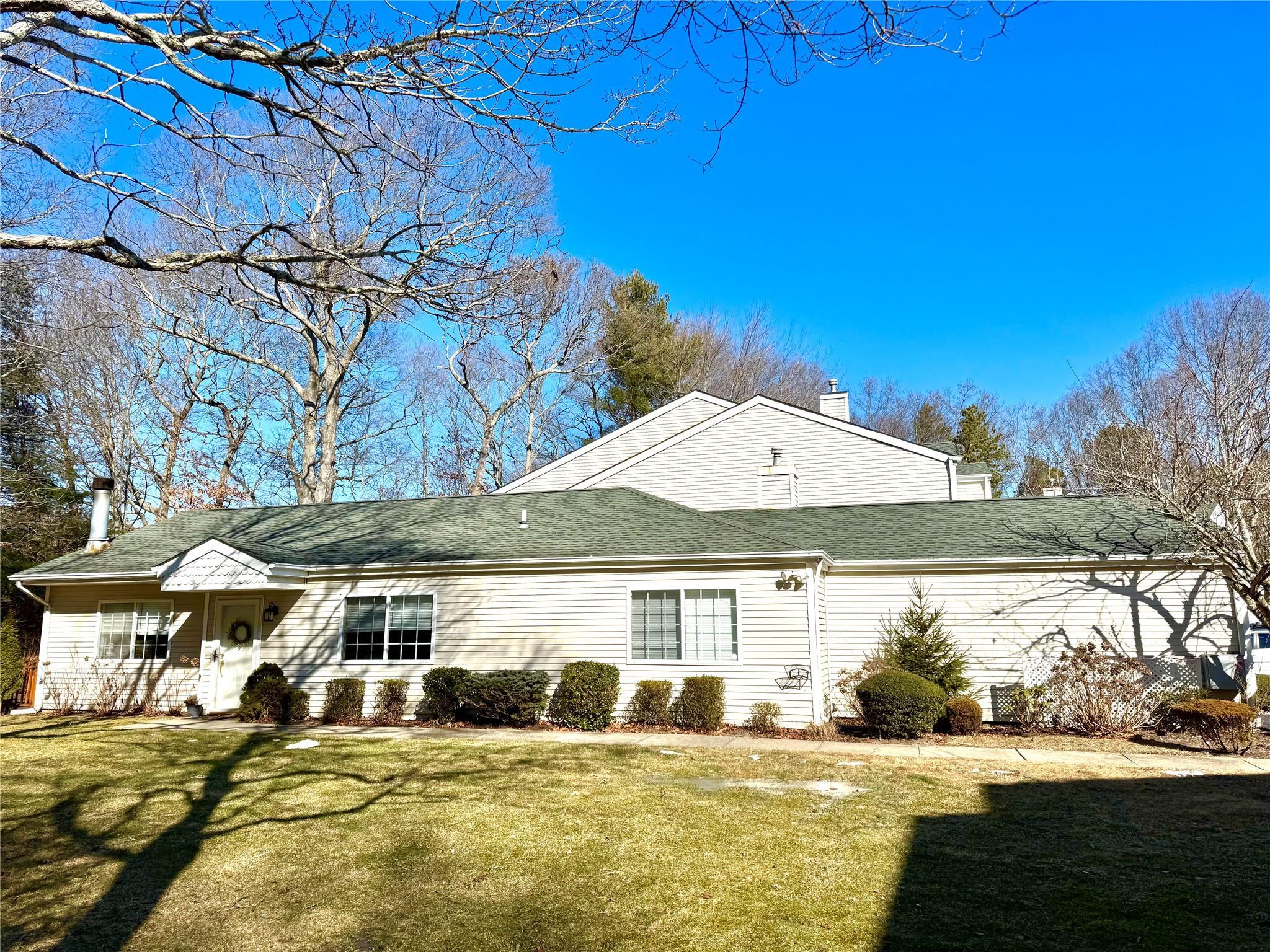 Owls Nest Ct, Manorville, NY 11949
