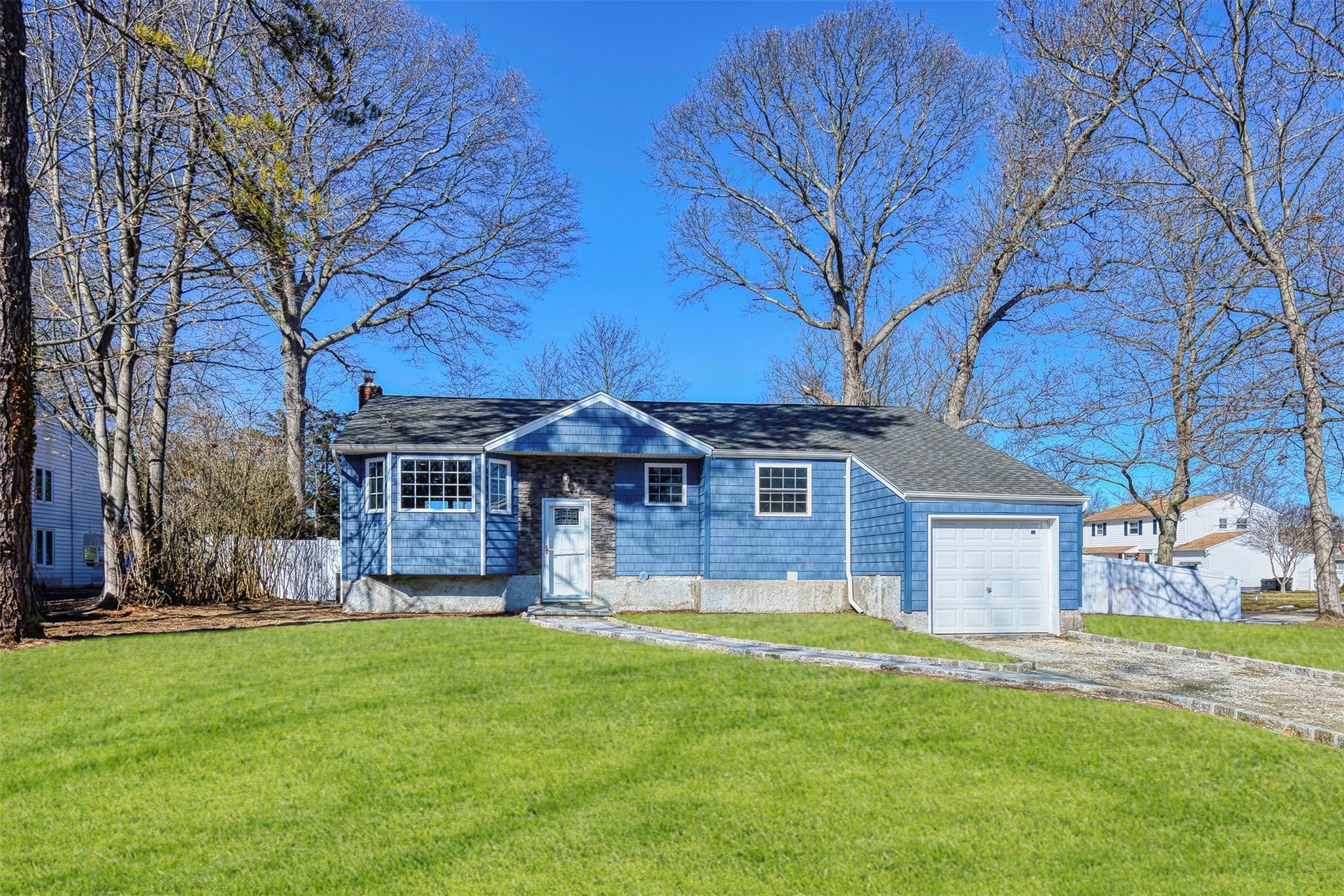 Saturn Blvd, Hauppauge, NY 11788