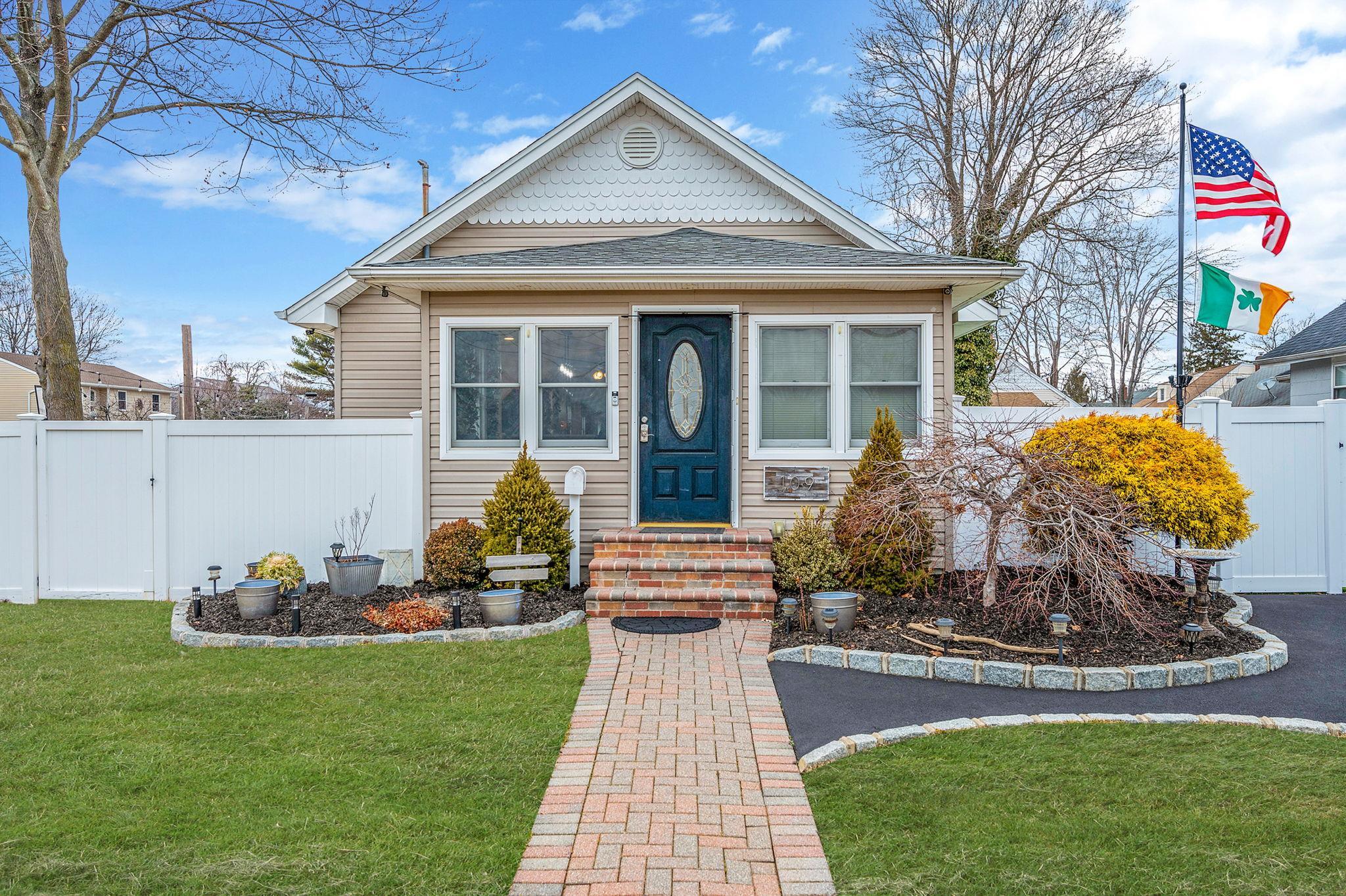 Muncy Ave, West Babylon, NY 11704