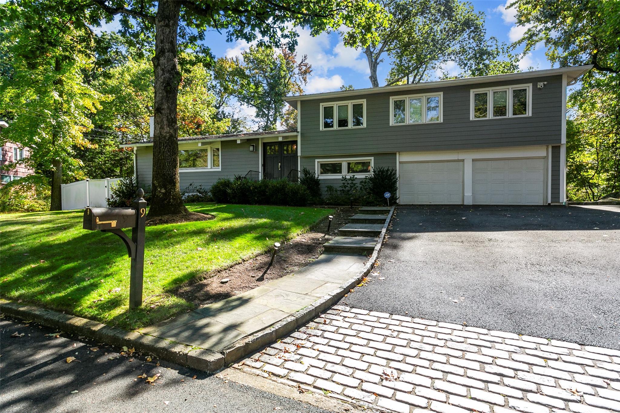 Wood Hollow Ln, New Rochelle, NY 10804