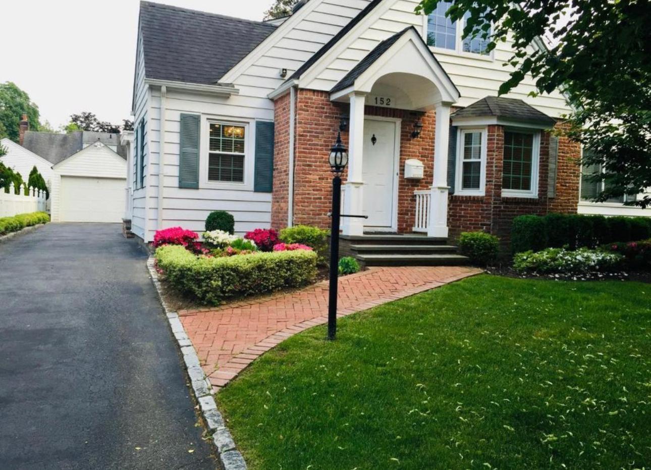 Webster Ave, Manhasset, NY 11030
