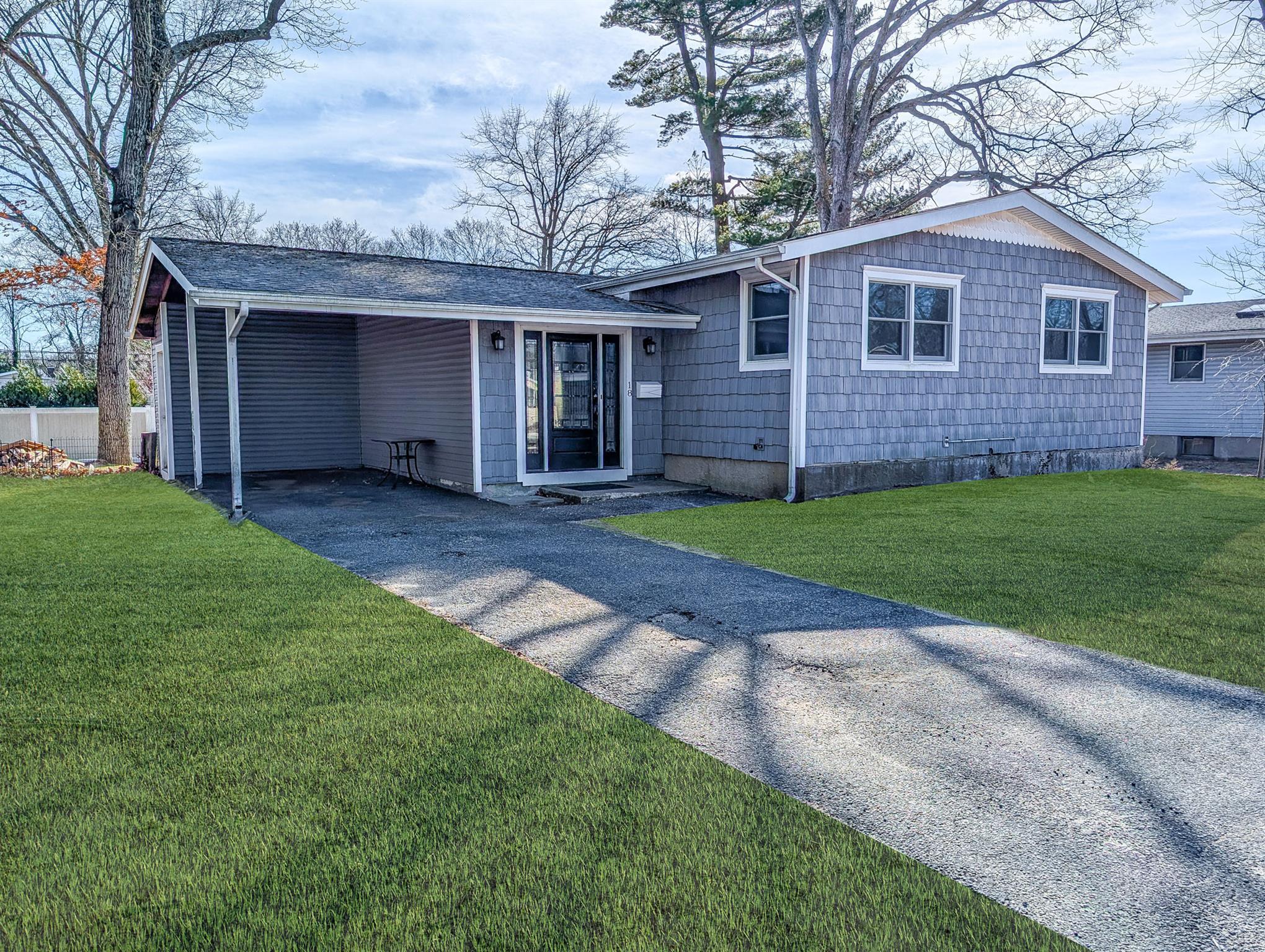 Sandalwood Dr, Smithtown, NY 11787