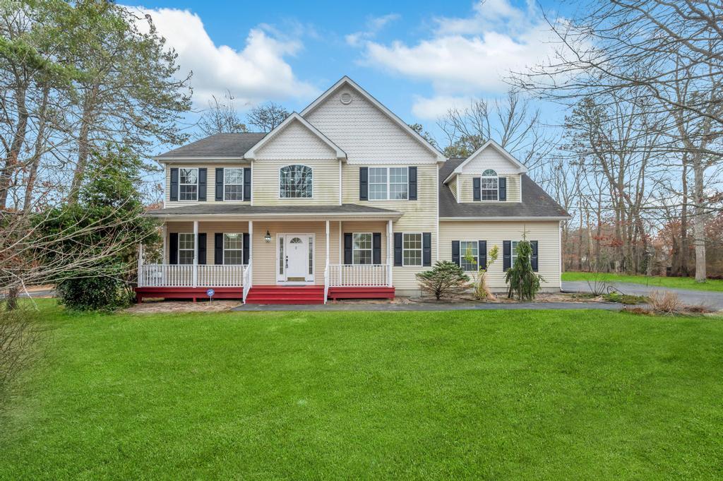 Sabrina Dr, Eastport, NY 11941