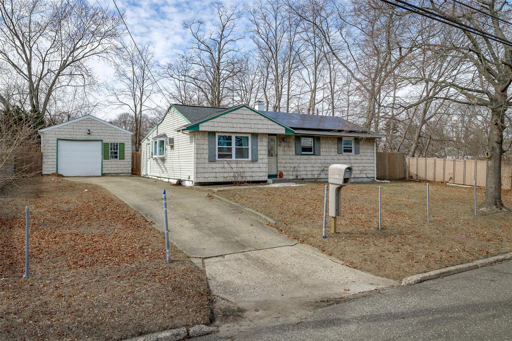 Falcon Ave, Medford, NY 11763