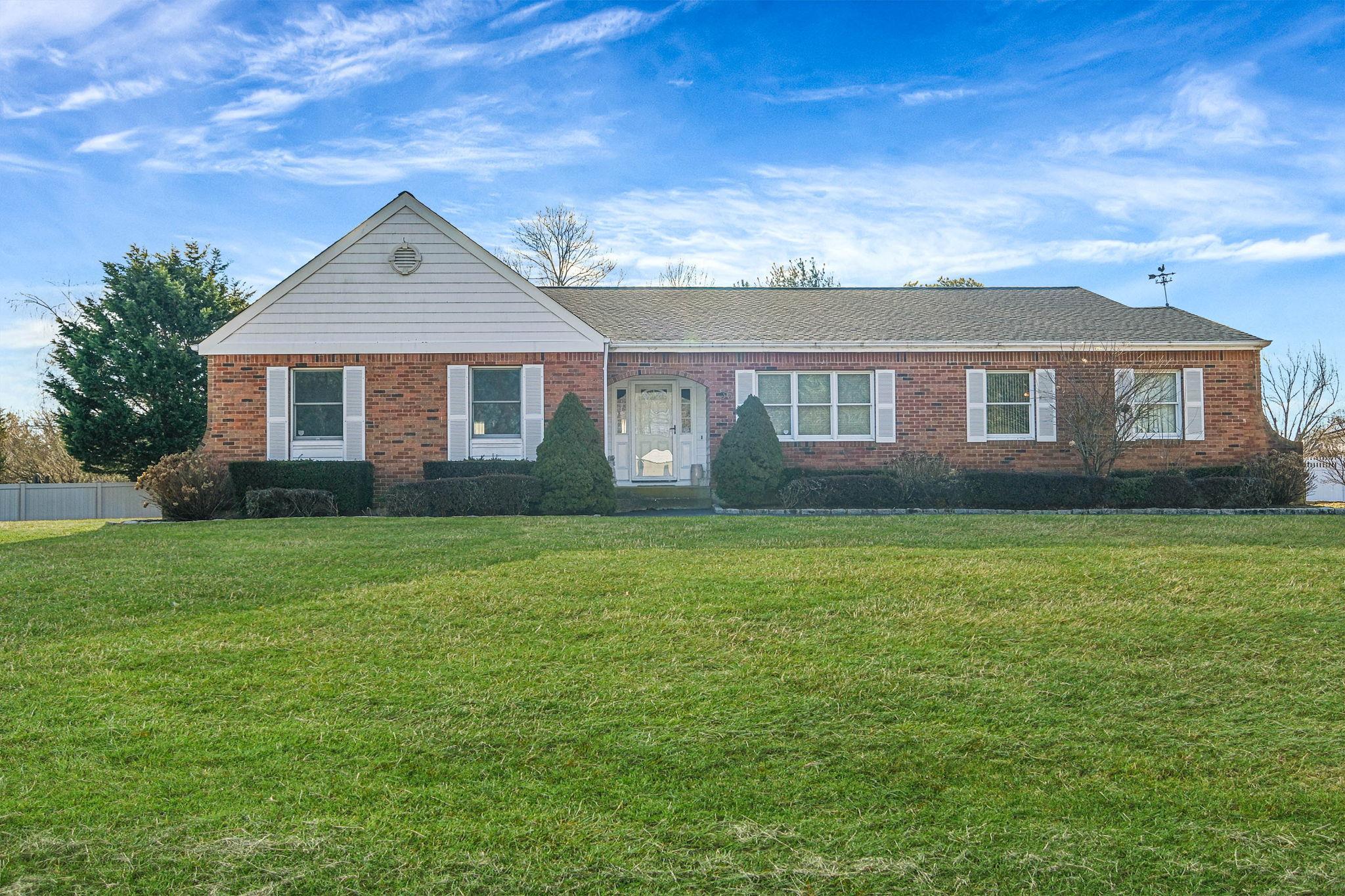Westminster Dr, Bohemia, NY 11716