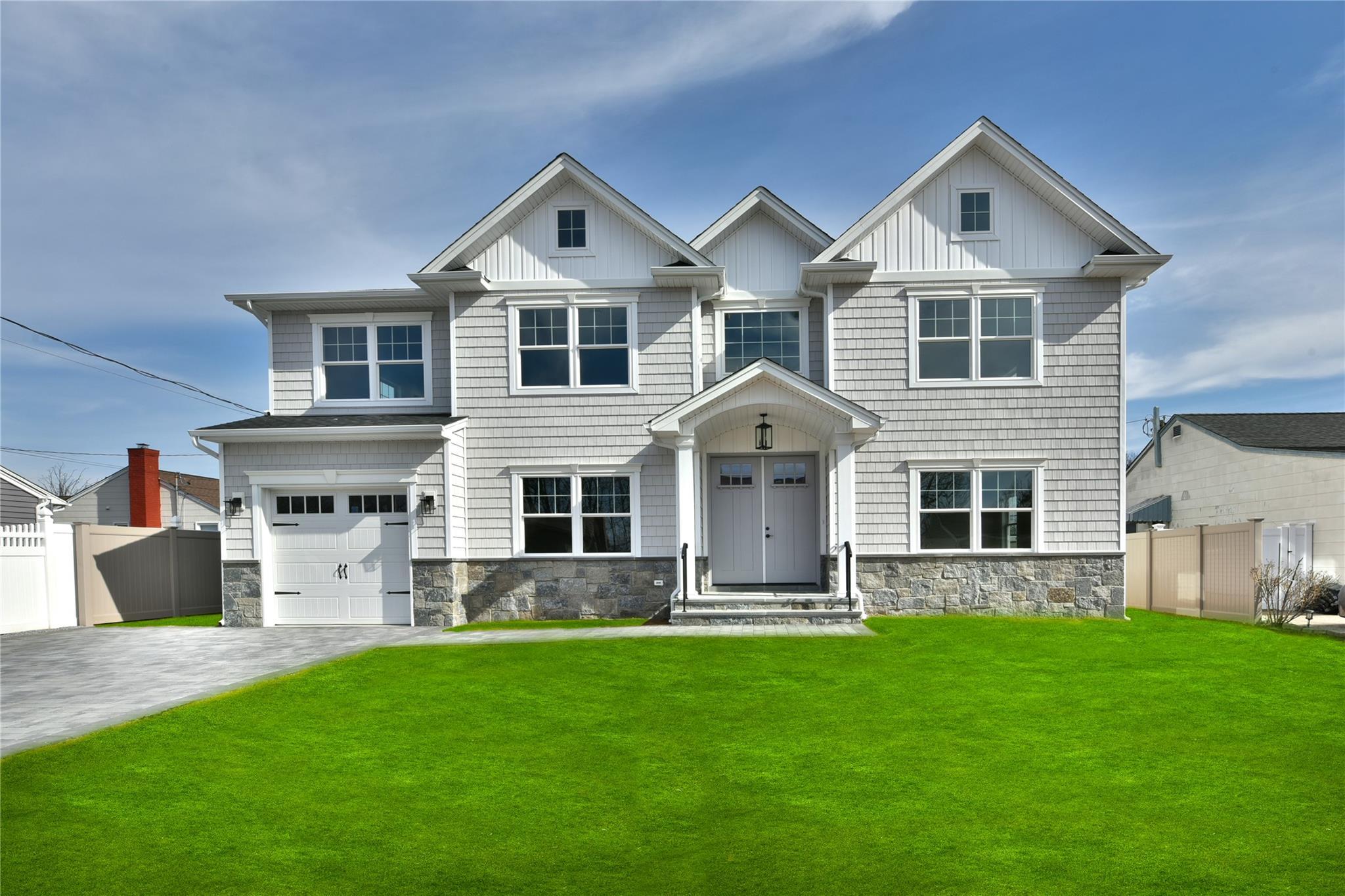 Evelyn Ave, North Bellmore, NY 11710