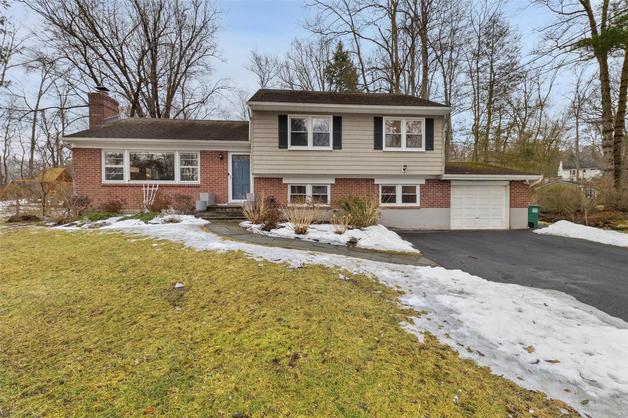 Lily Pond Ln, Katonah, NY 10536