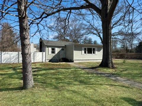 Revilo Ave, Shirley, NY 11967