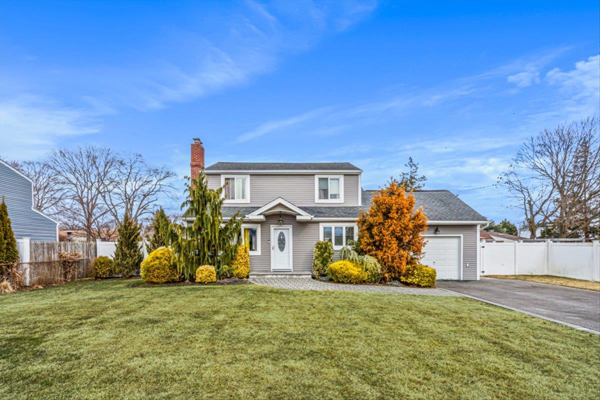Madison Ave, Deer Park, NY 11729