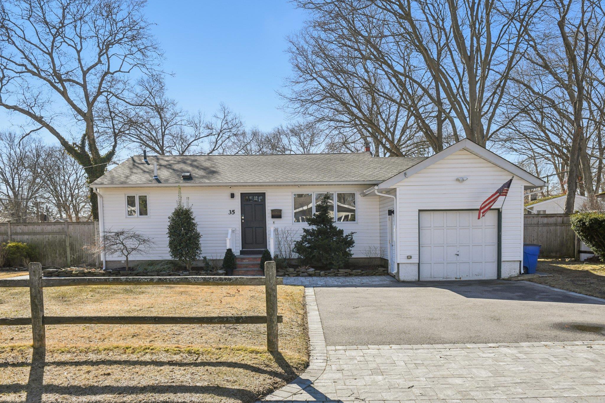 Pueblo Ct, Sayville, NY 11782