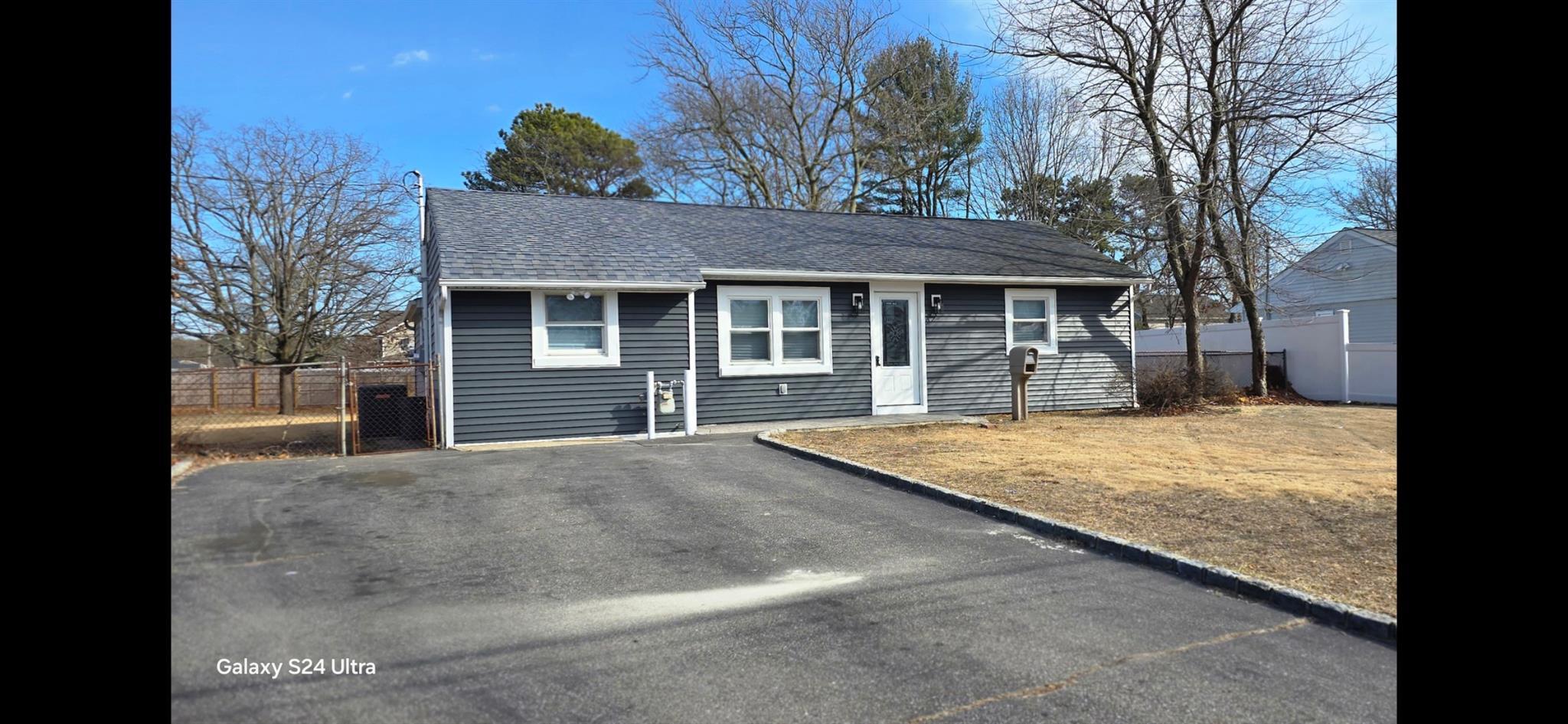 Bay Shore Ave, West Islip, NY 11795