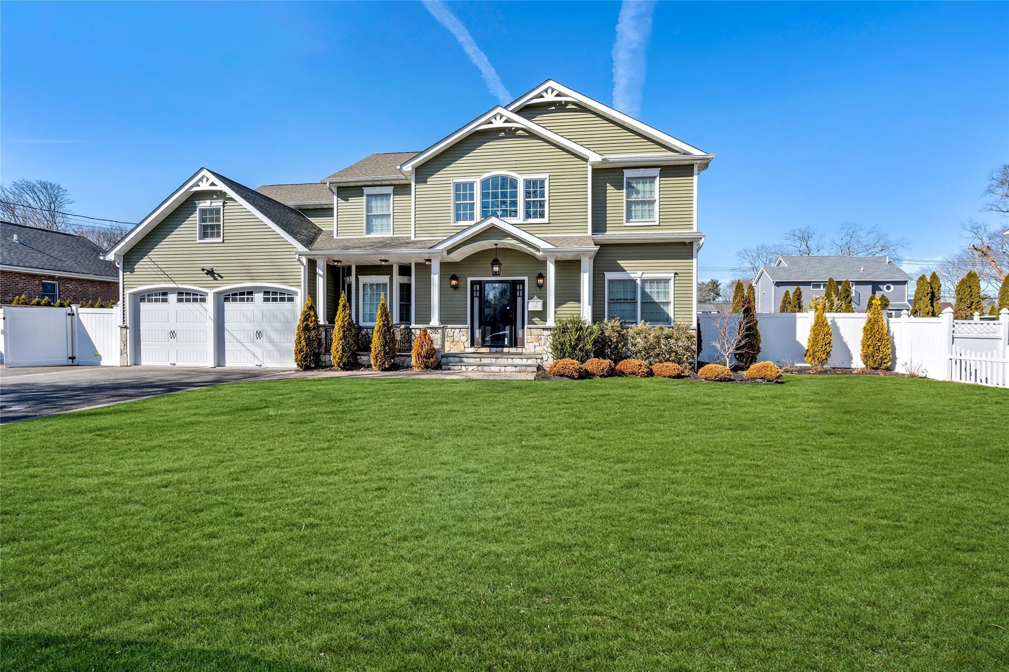 Overton St, Deer Park, NY 11729