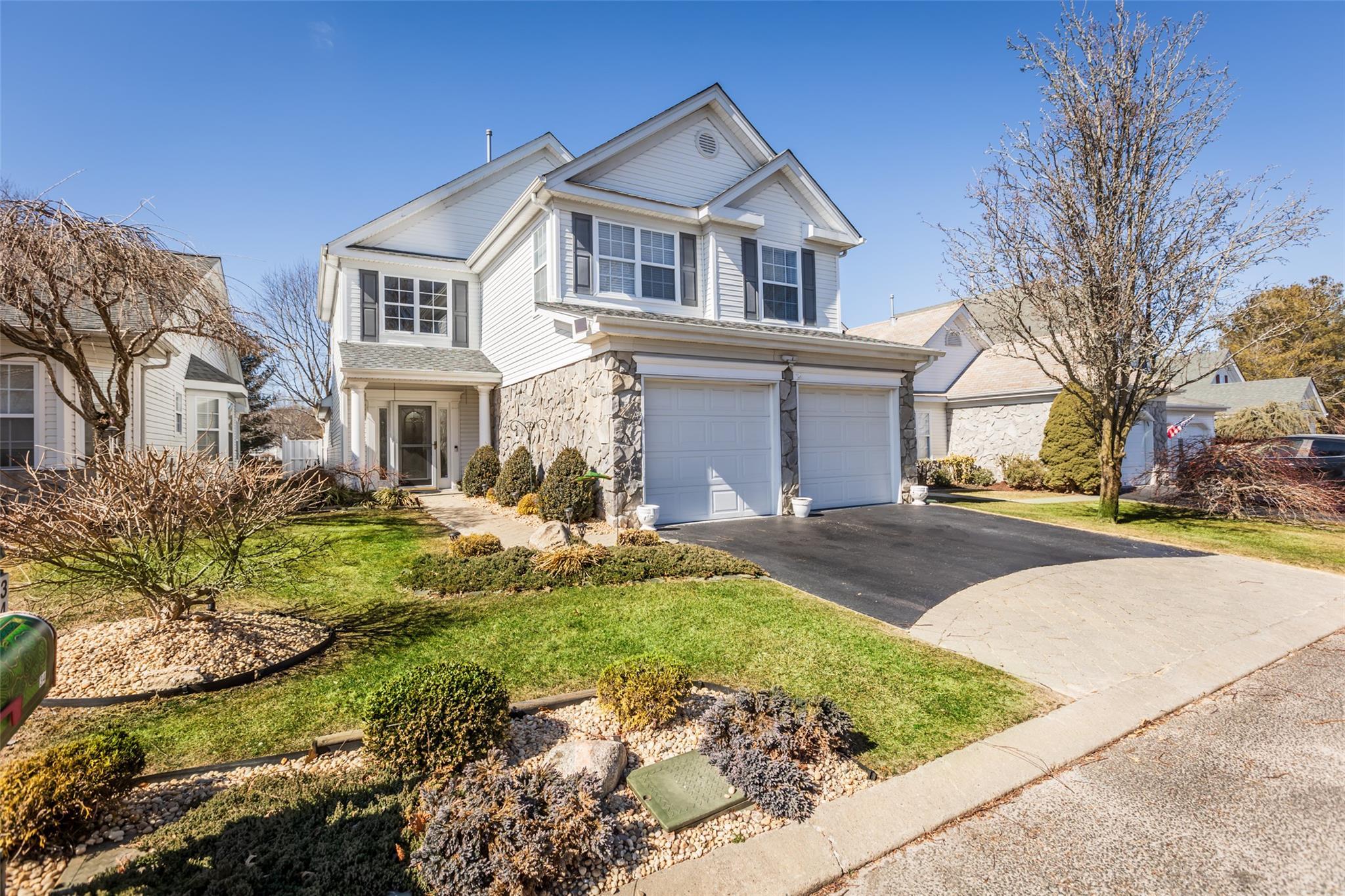 Julia Cir, Middle Island, NY 11953
