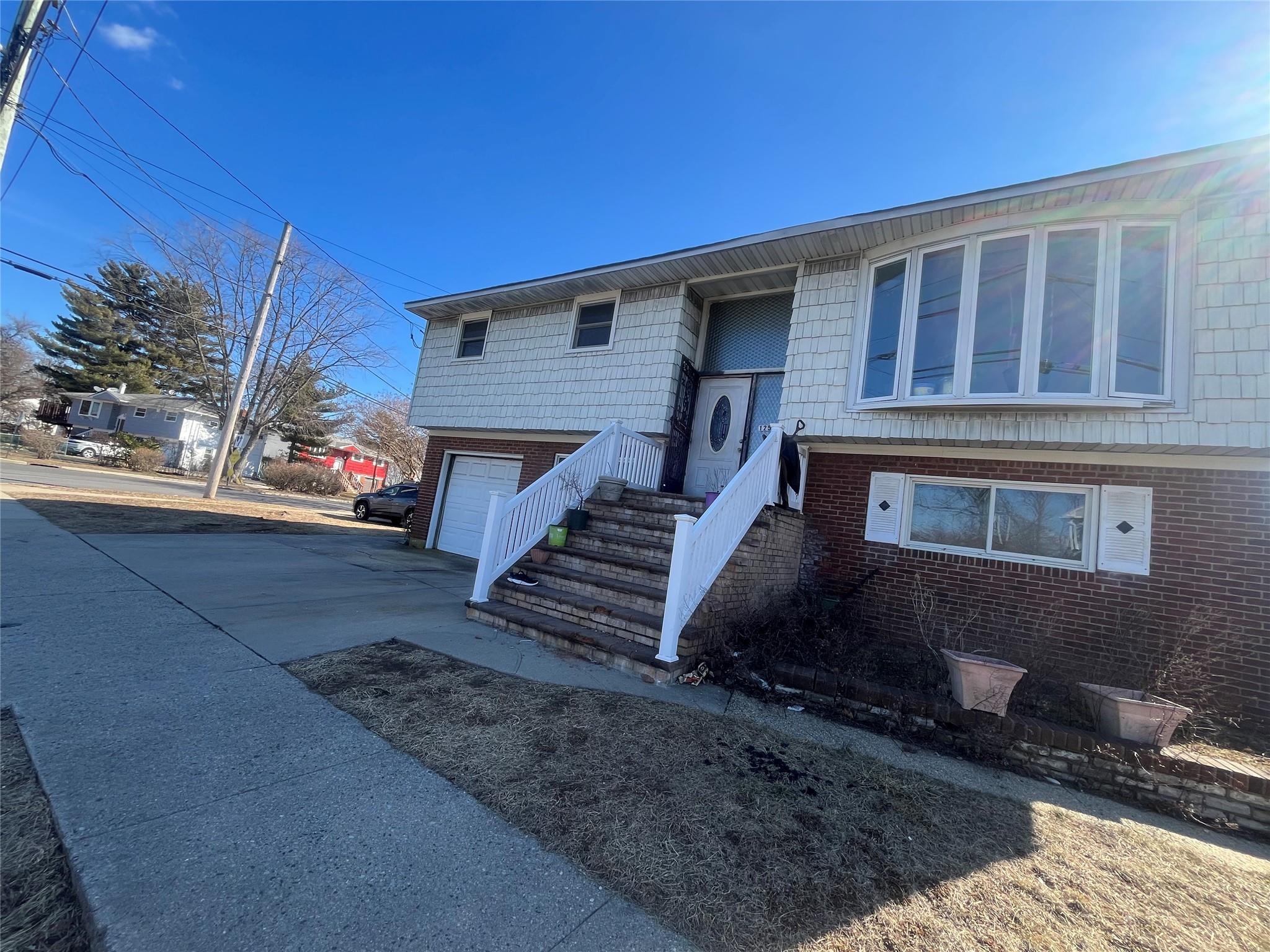 Woodfield Rd, Rockville Centre, NY 11570