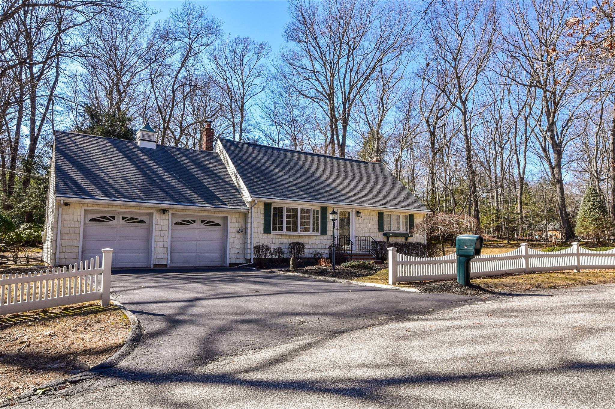 Valley Cir, Miller Place, NY 11764