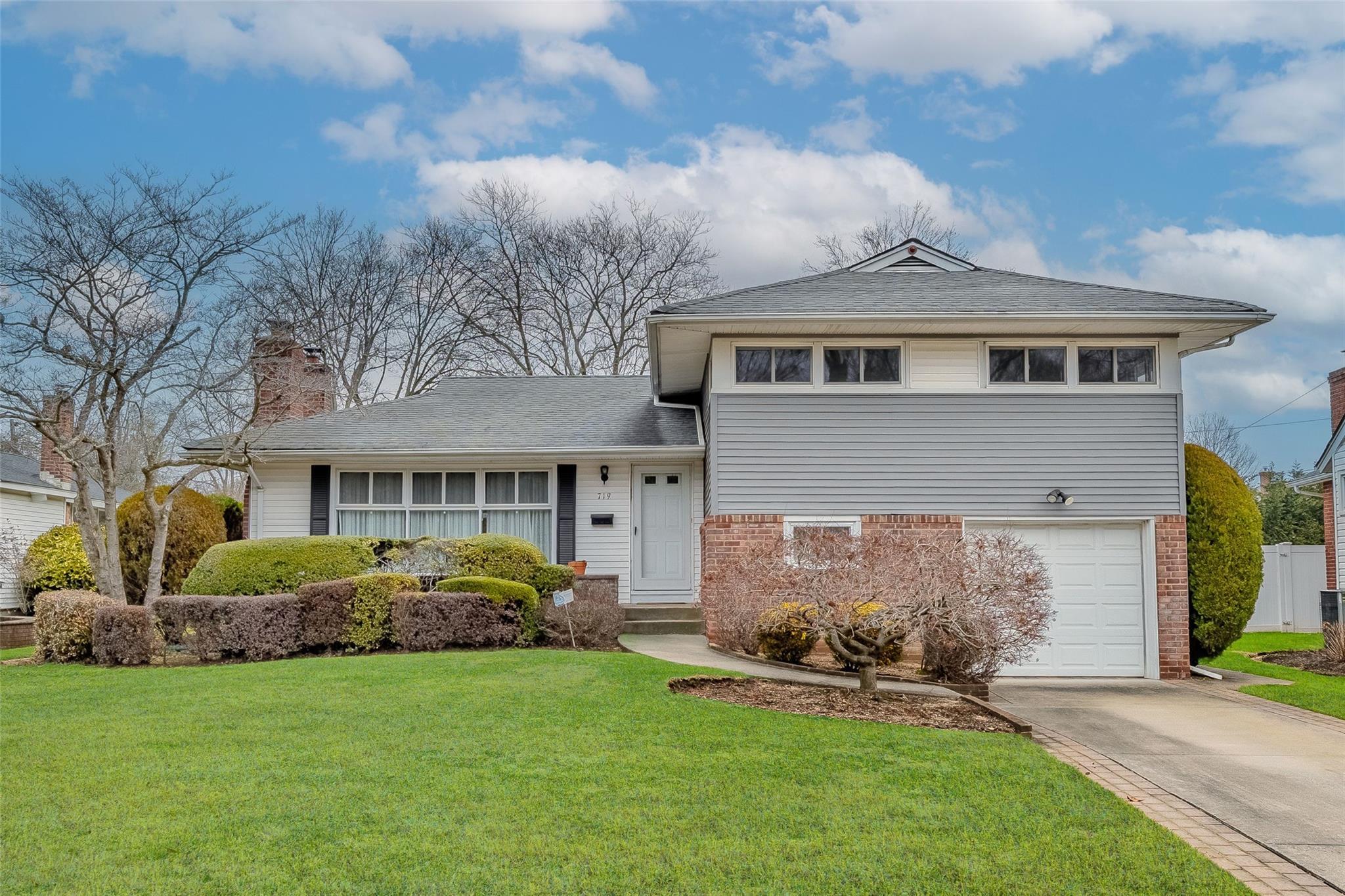 Richmond Rd, East Meadow, NY 11554