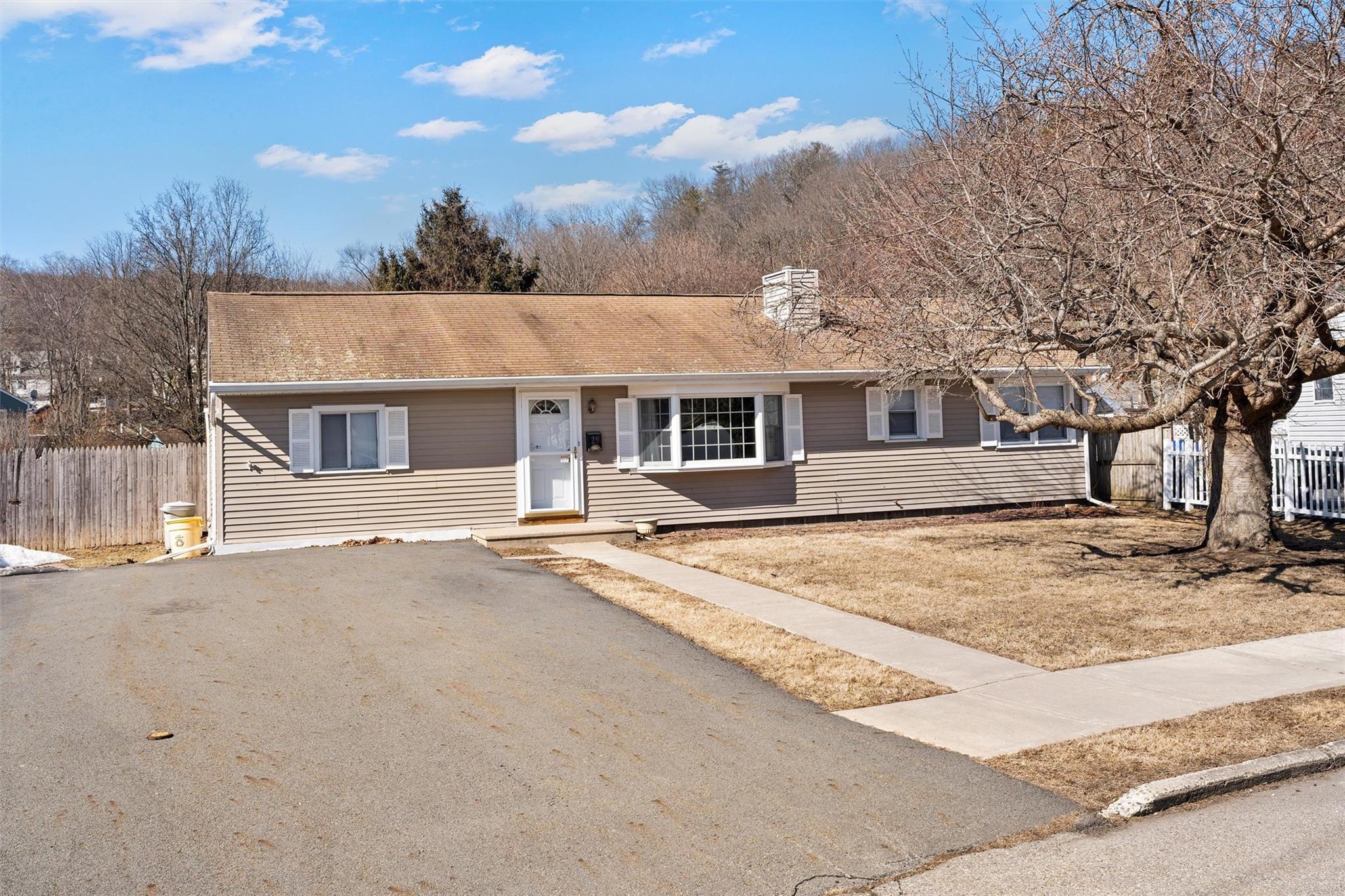 Diane Pl, Port Jervis, NY 12771