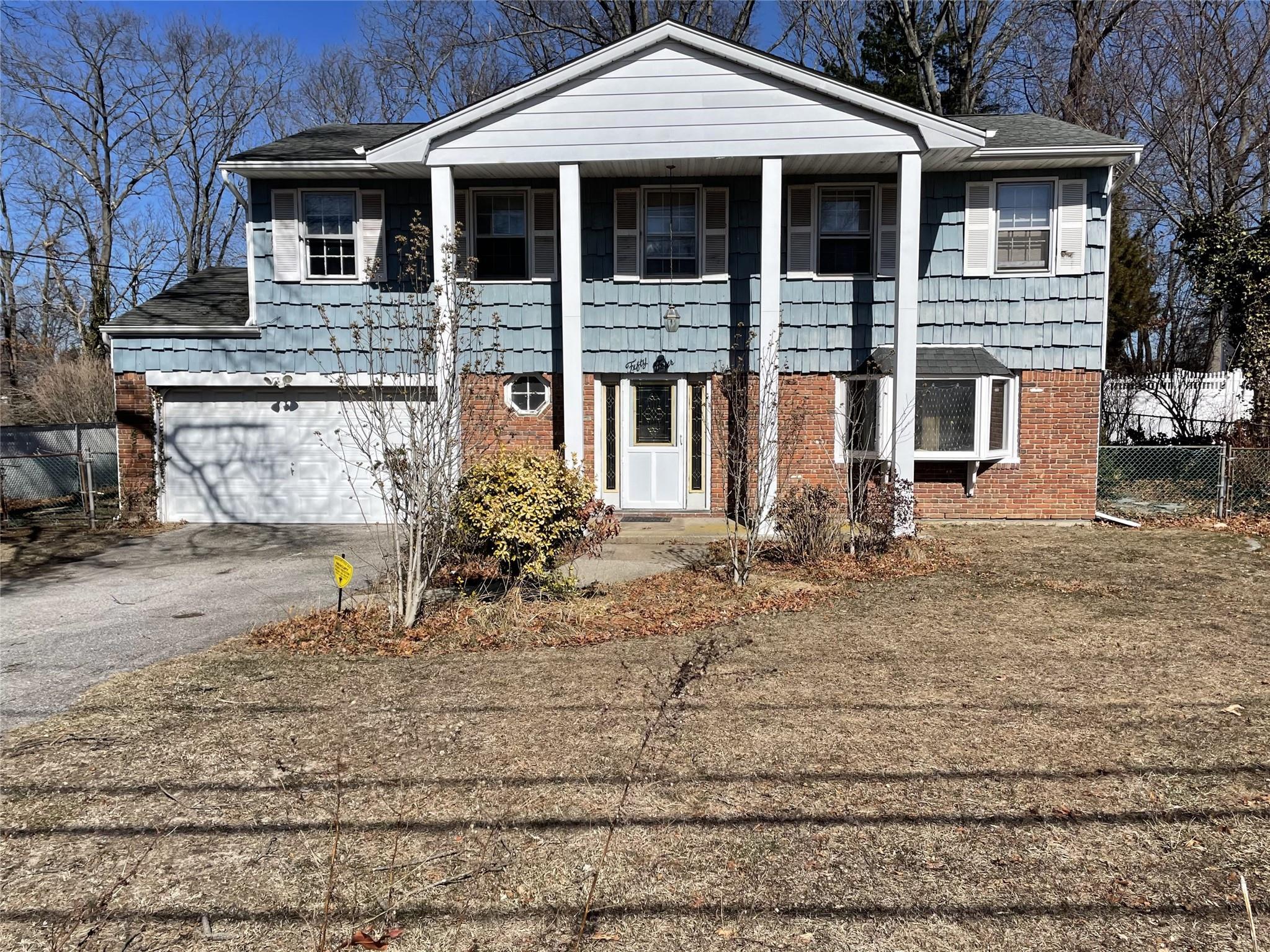 Schneider Ln, Hauppauge, NY 11788