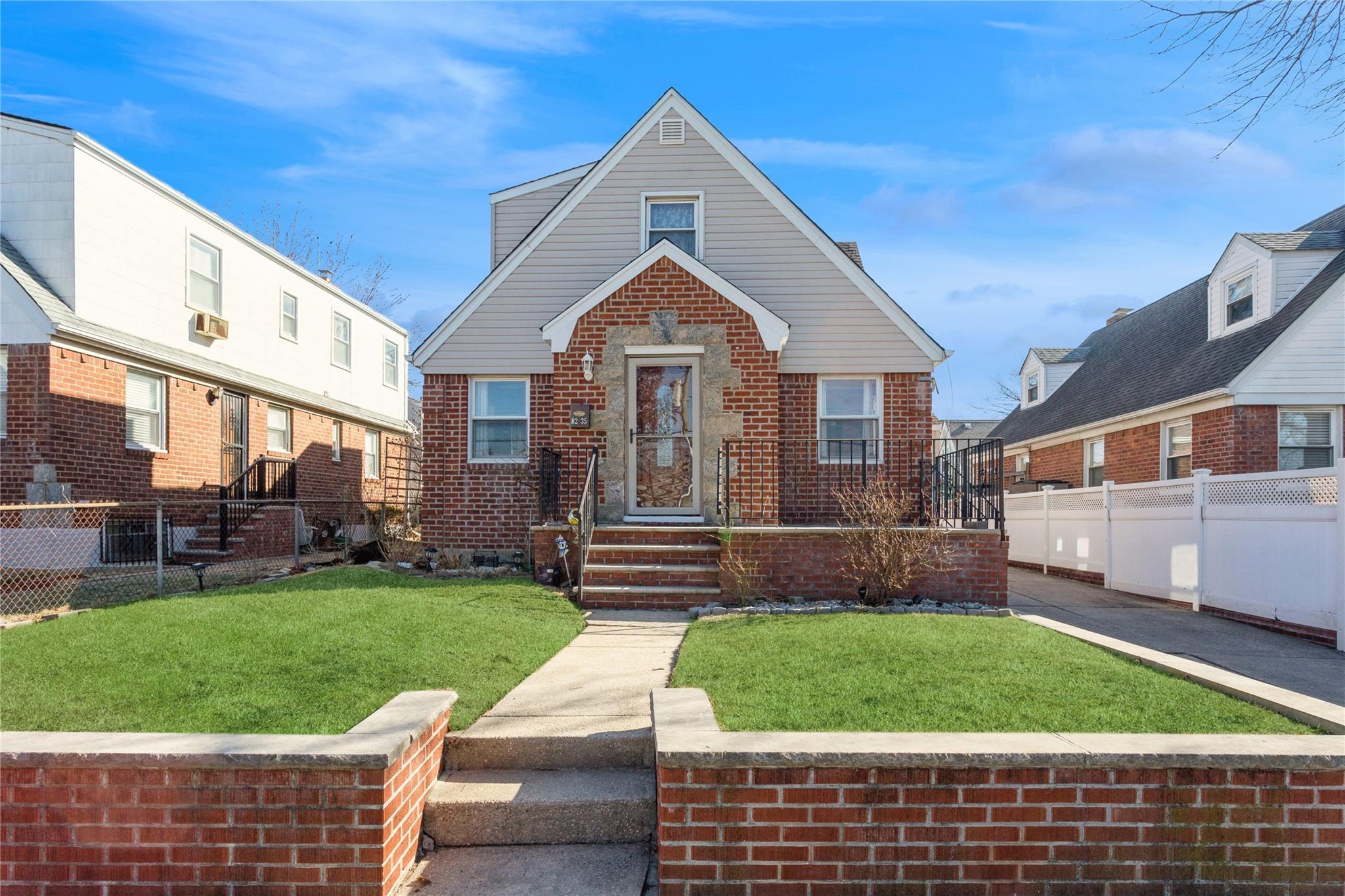 Little Neck Pkwy, Glen Oaks, NY 11004