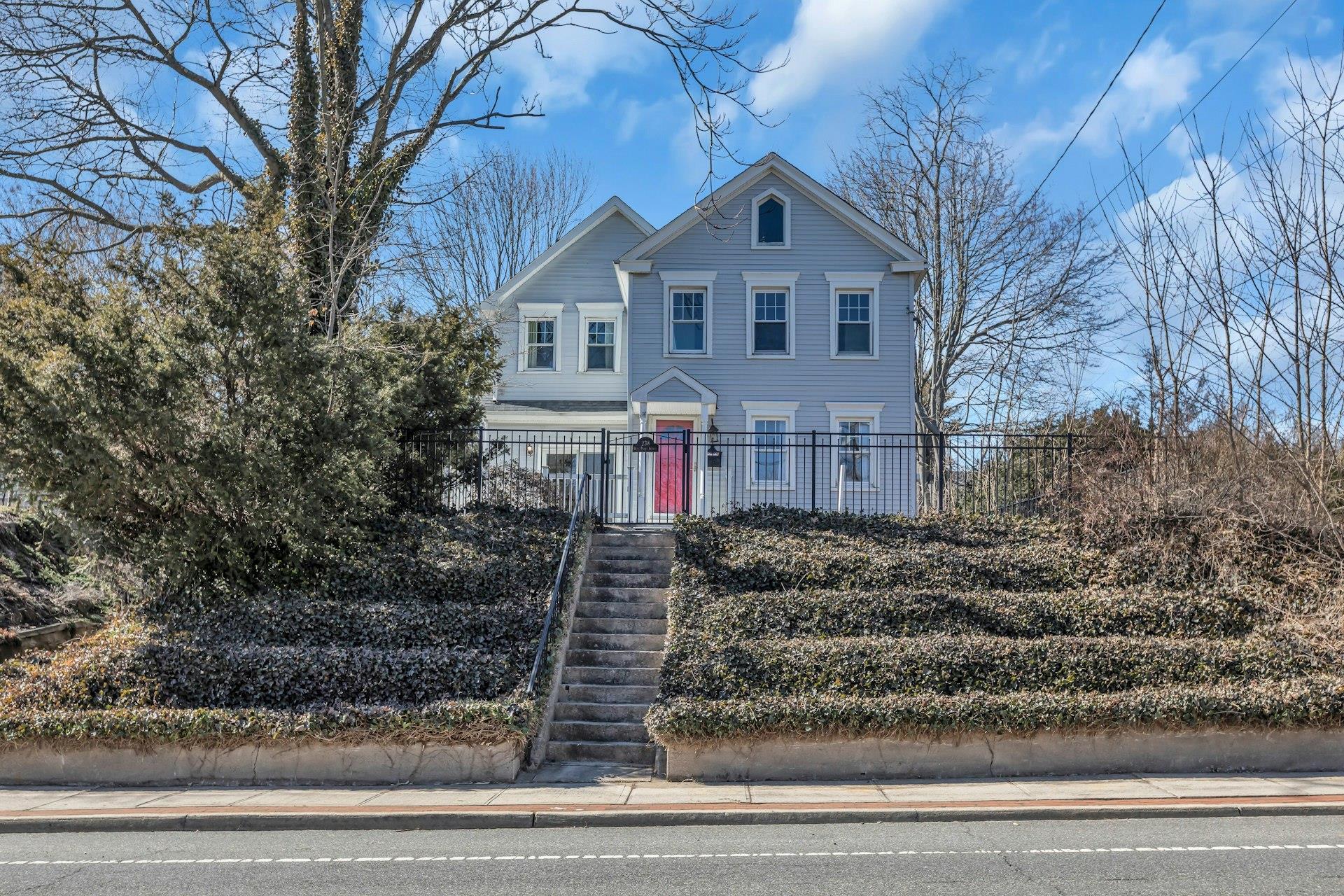 Blue Point Ave, Blue Point, NY 11715