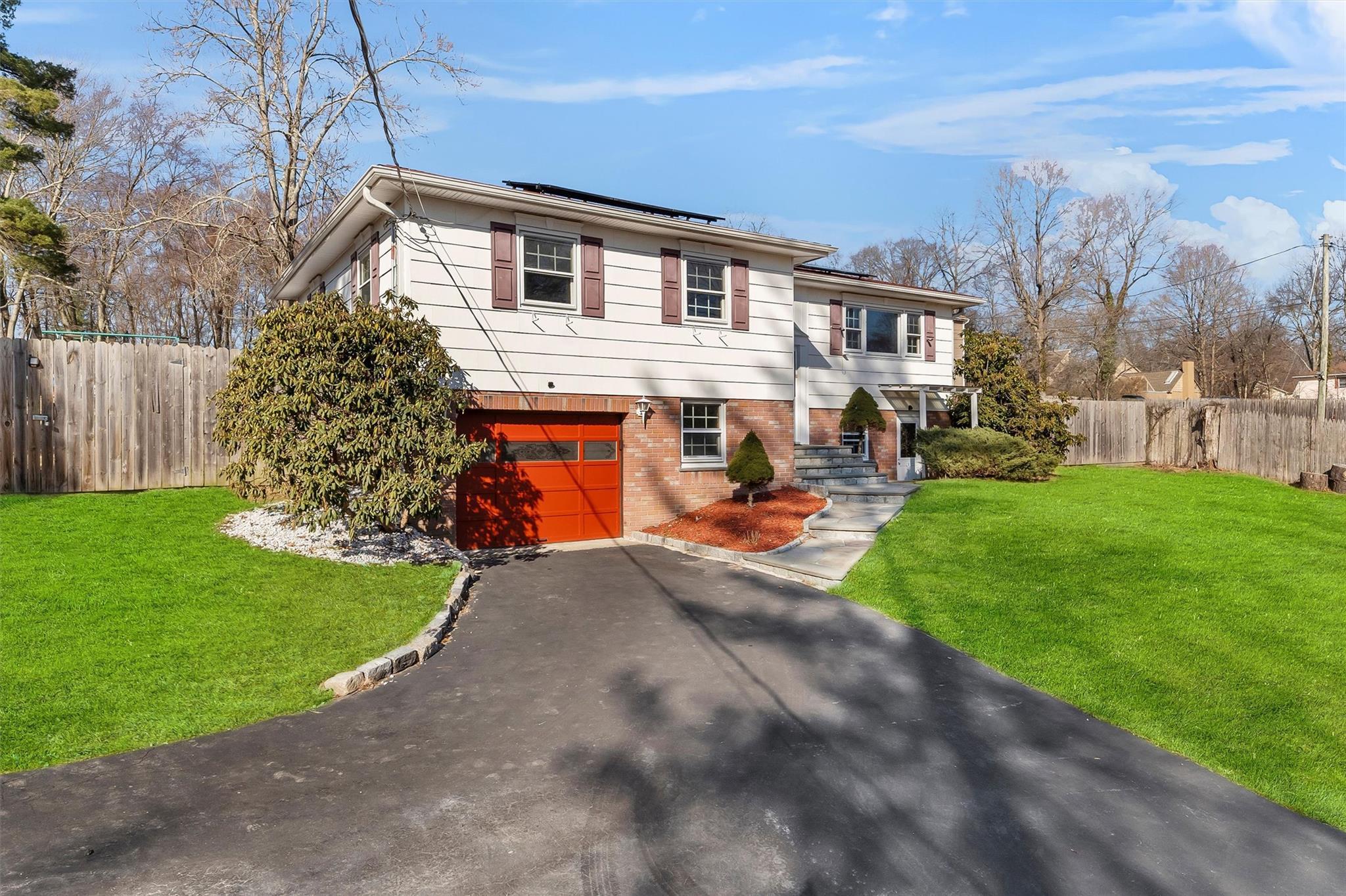 Lexington Ave, Mohegan Lake, NY 10547