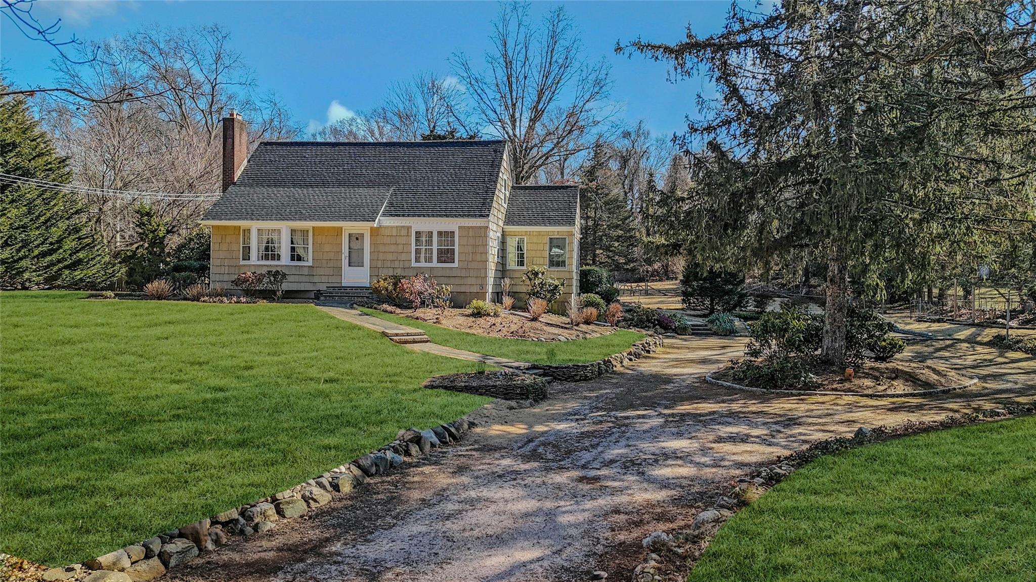 Dunlop Rd, Huntington, NY 11743