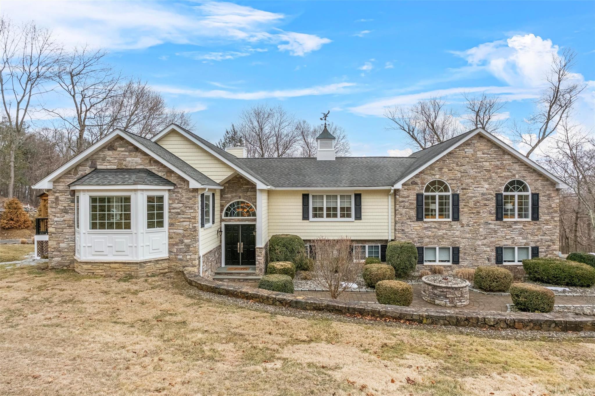 Queens Way, Mahopac, NY 10541