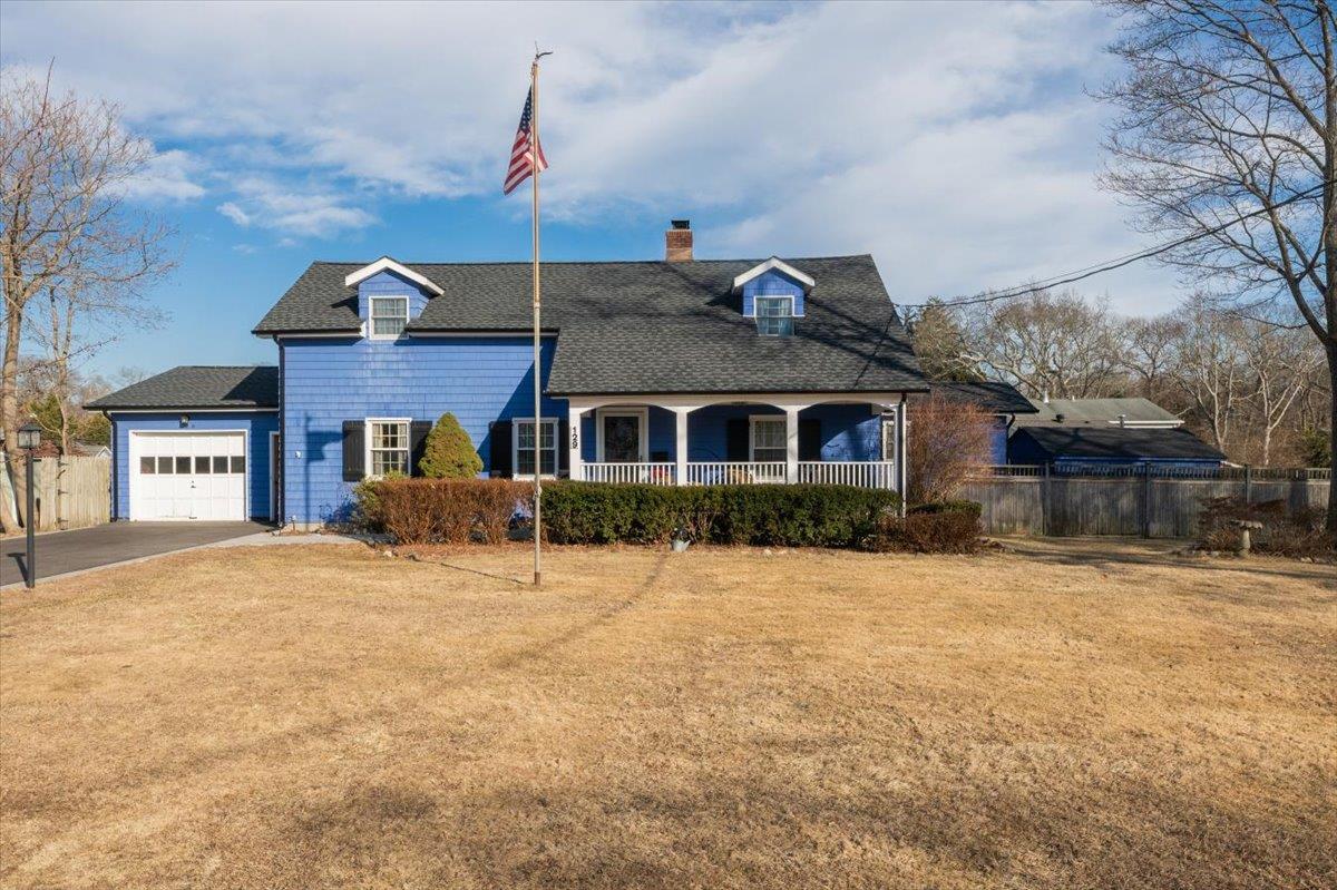 Kensington Ave, Bayport, NY 11705