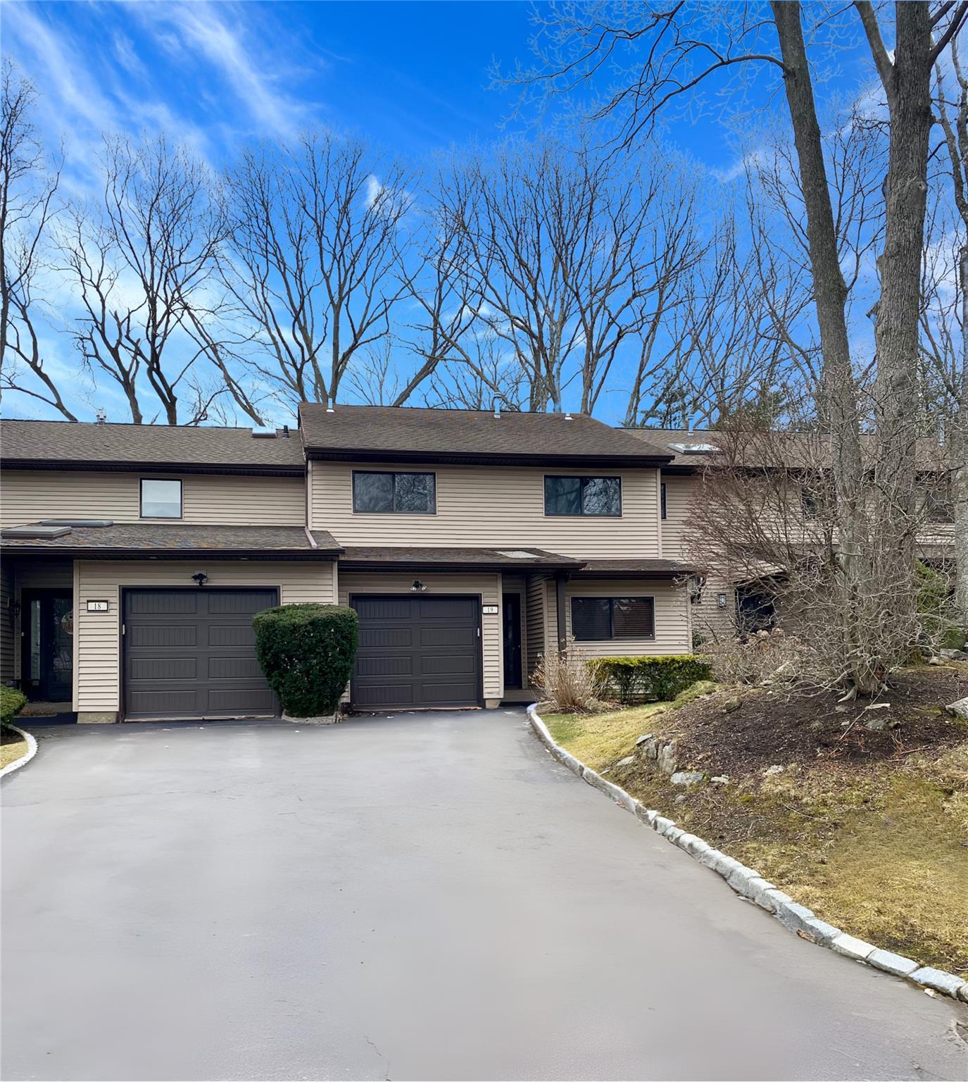 Northgate Cir, Melville, NY 11747