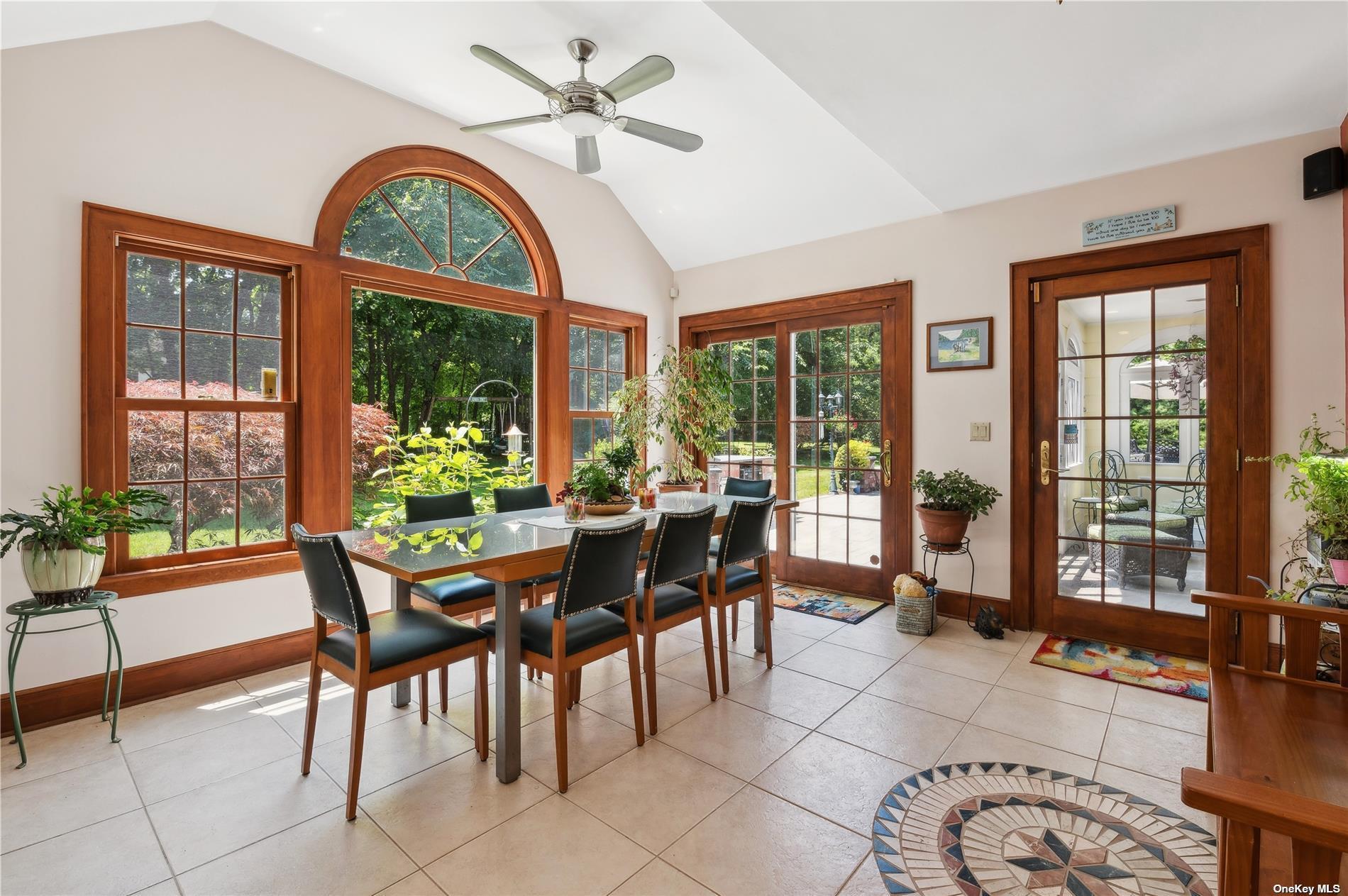 Summit Ave, East Williston, NY 11596