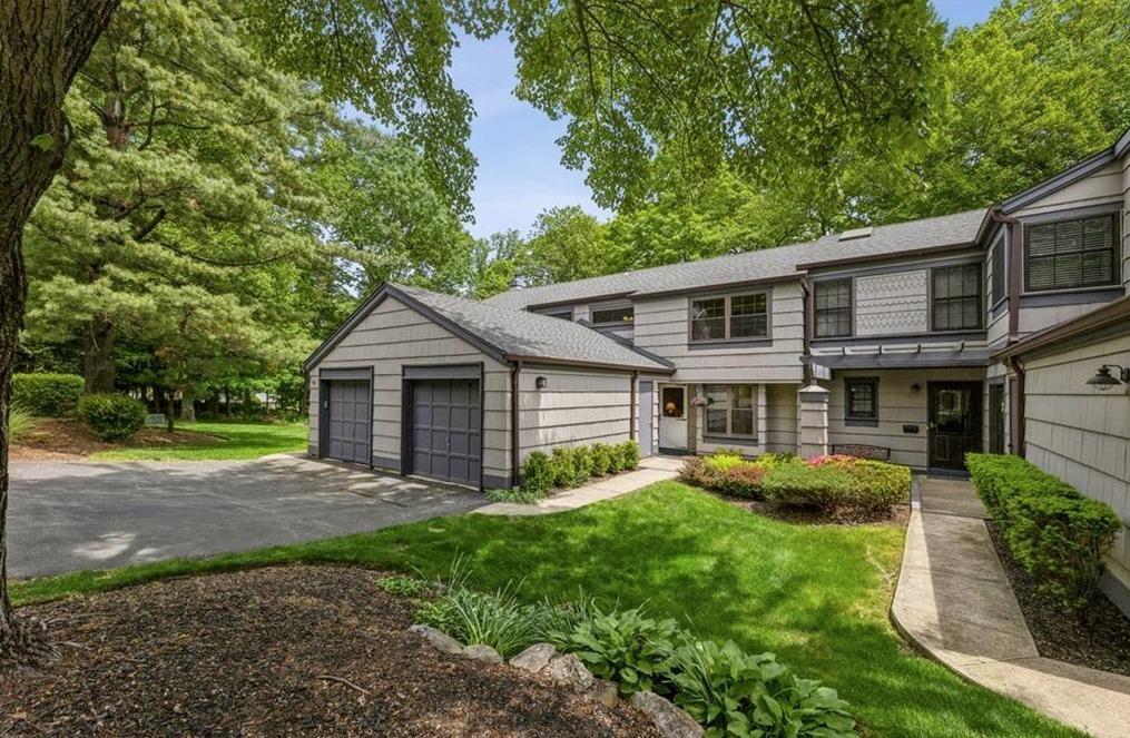 Treetop Cir, Nanuet, NY 10954