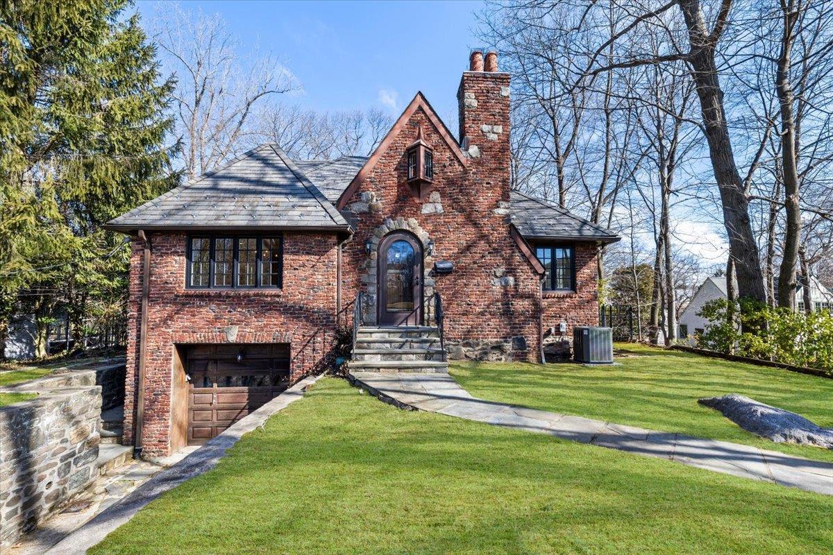 Henry St, Scarsdale, NY 10583