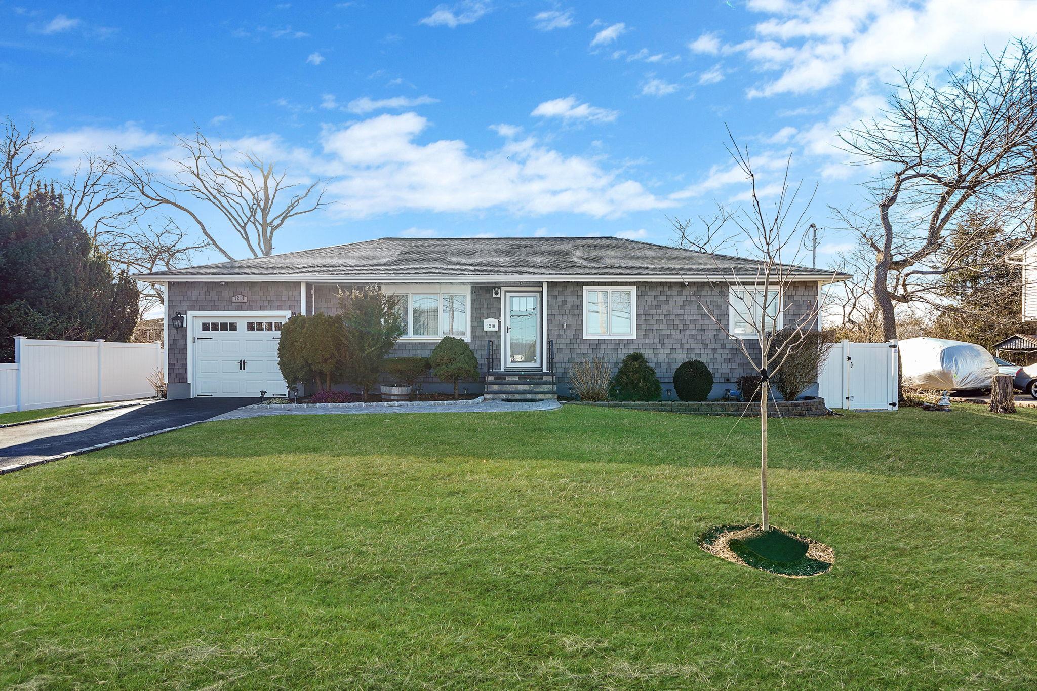 Saxon Ave, Bay Shore, NY 11706