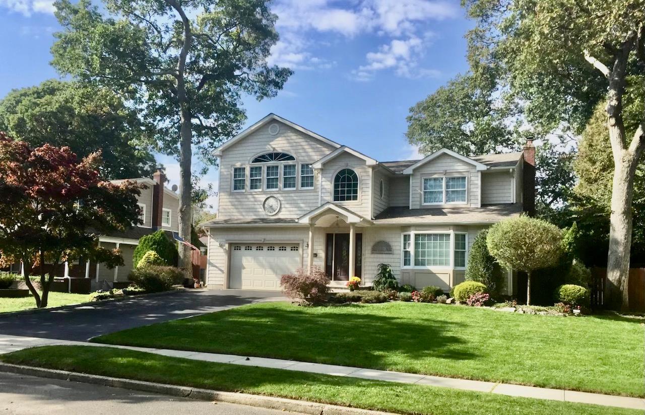 Calico Tree Rd, Hauppauge, NY 11788