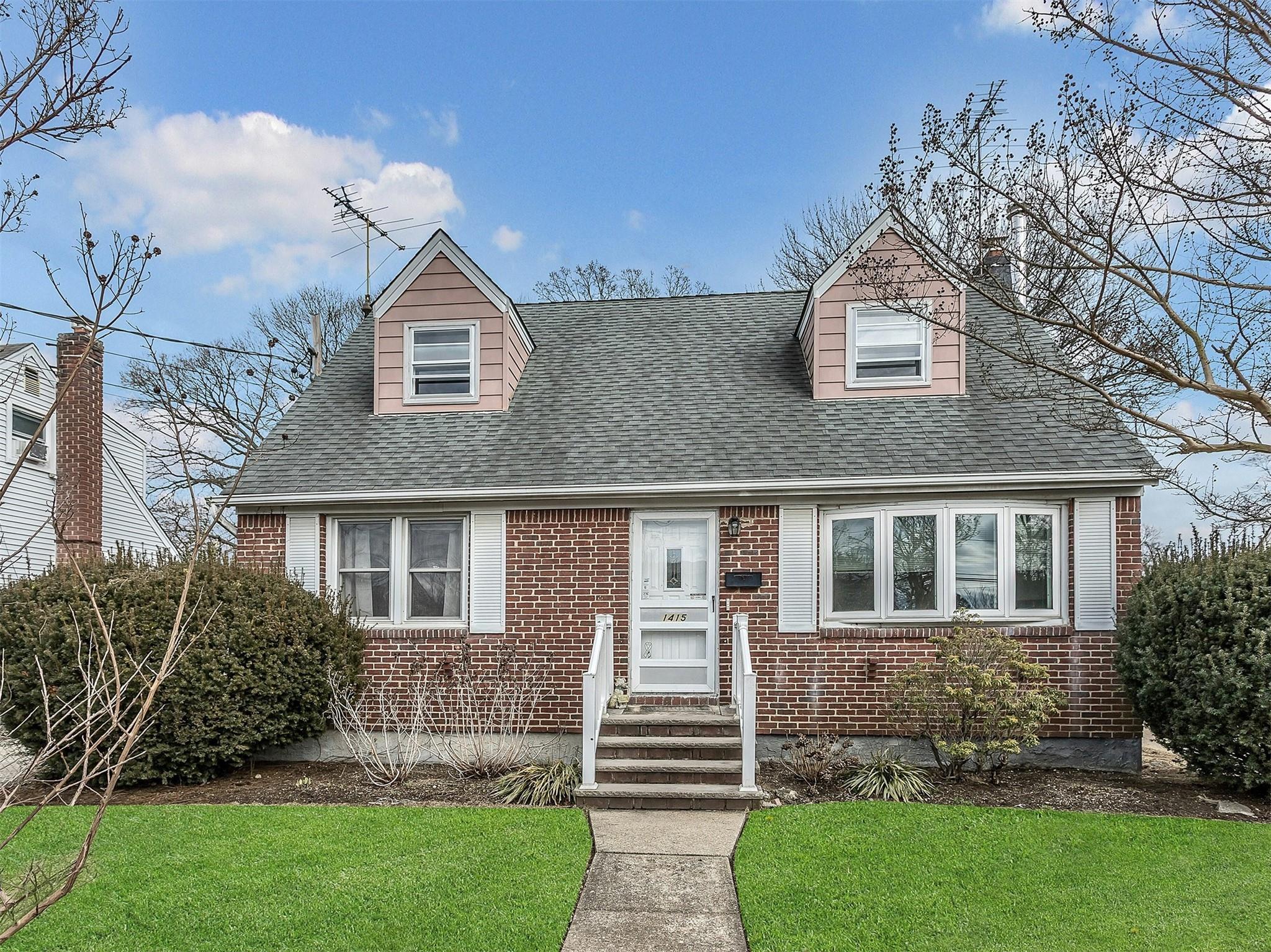 Rhode Ave, Merrick, NY 11566