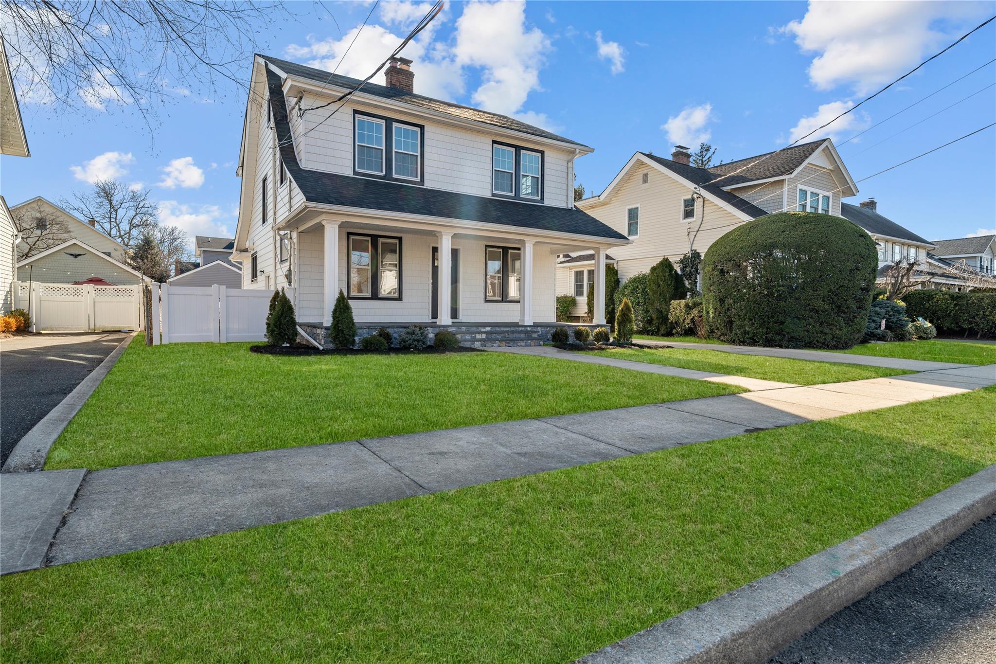Raymond St, Rockville Centre, NY 11570