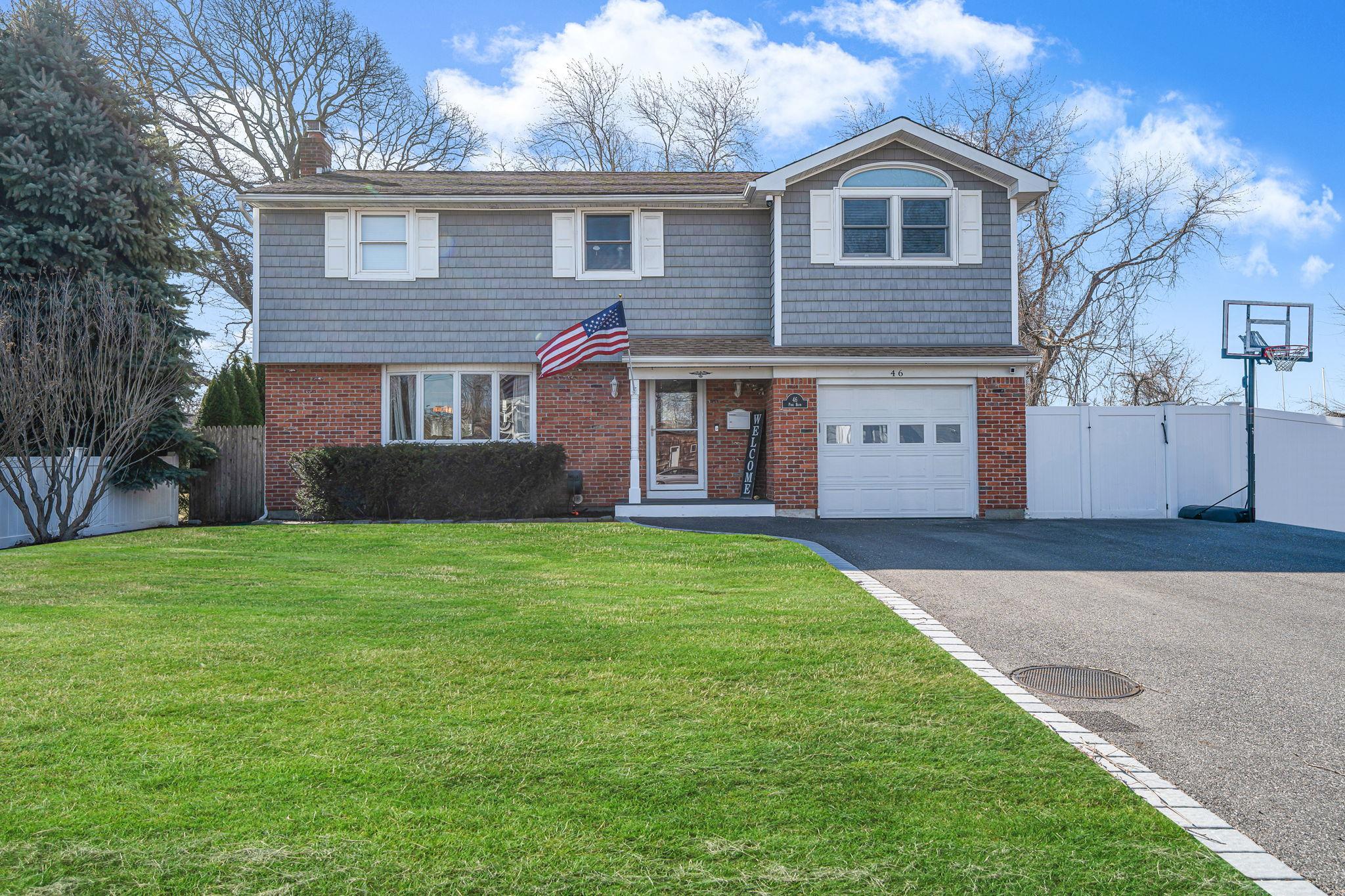 Pine Blvd, Patchogue, NY 11772