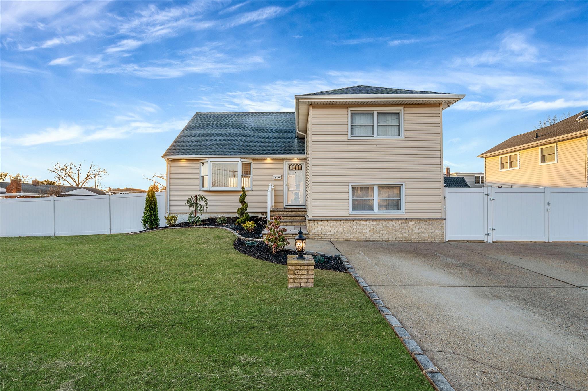 W End Ave, Massapequa, NY 11758
