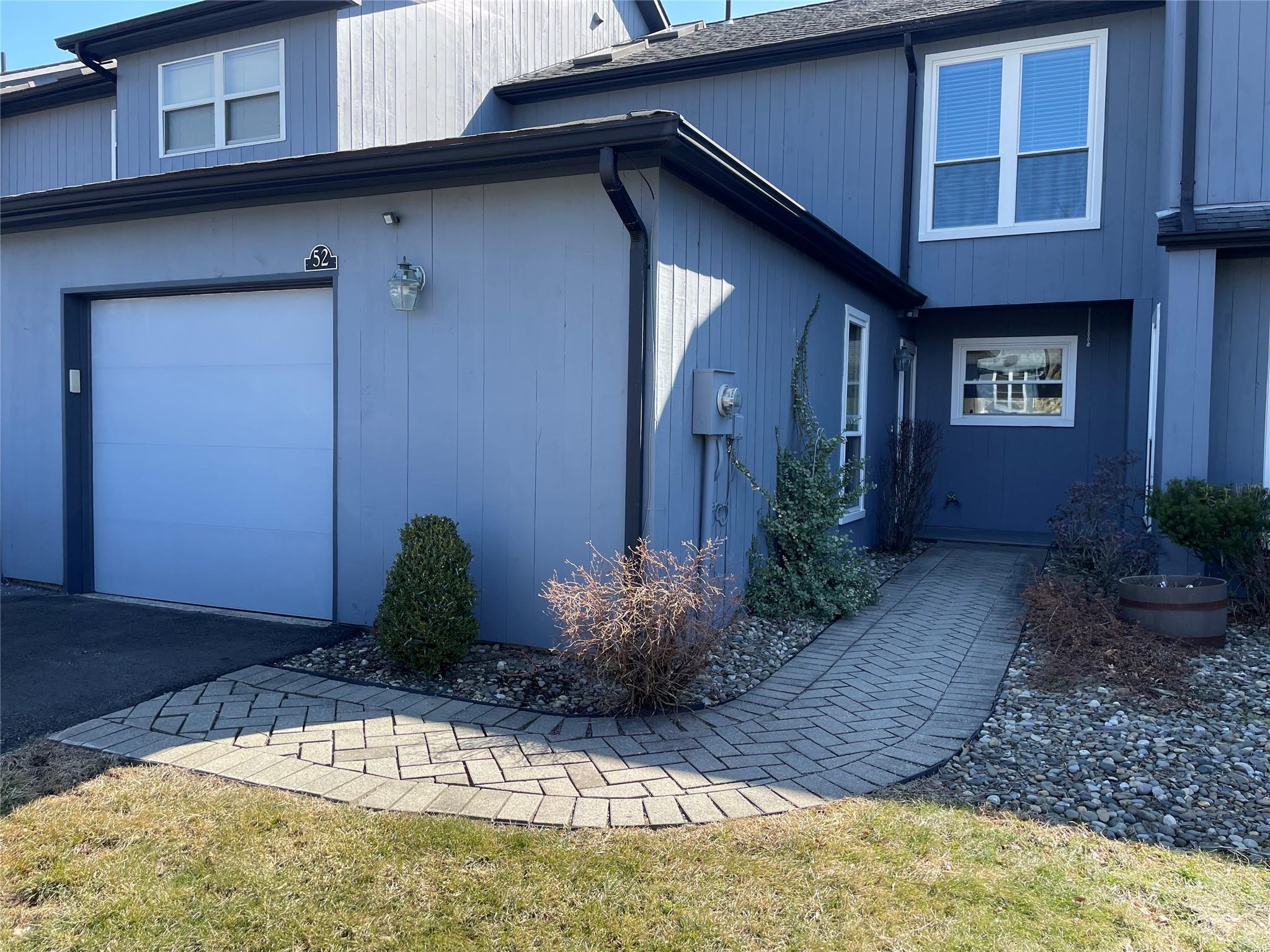 Pond Dr E, Rhinebeck, NY 12572