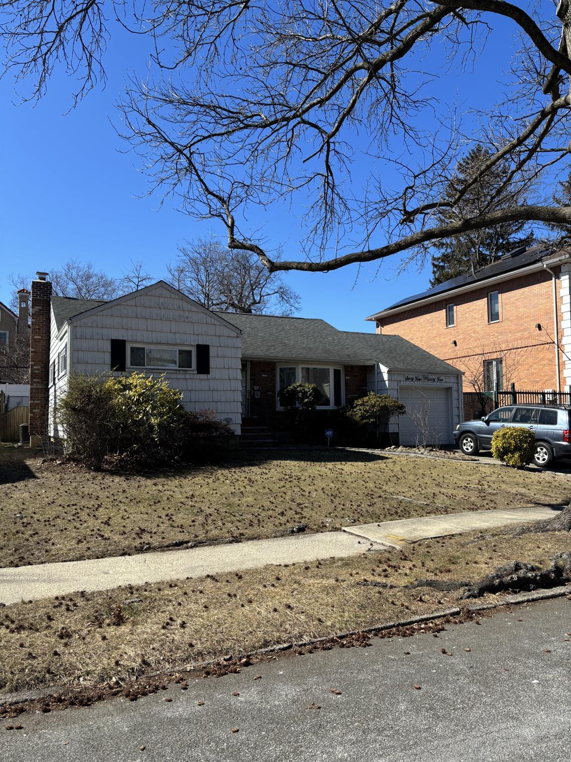 214th St, Oakland Gardens, NY 11364